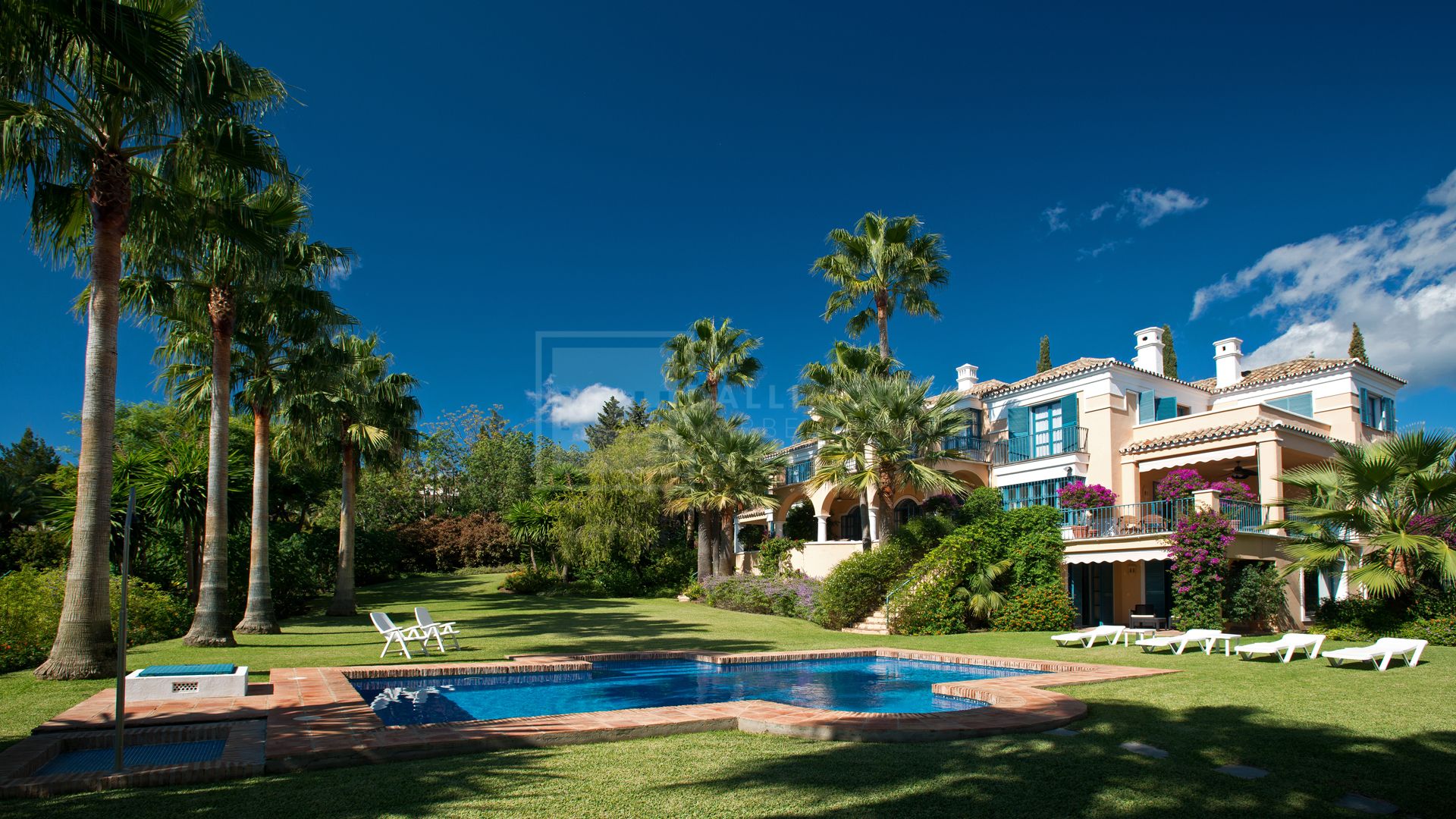 CLASSIC 10 BEDROOM VILLA IN LA QUINTA GOLF RESORT, BENAHAVIS