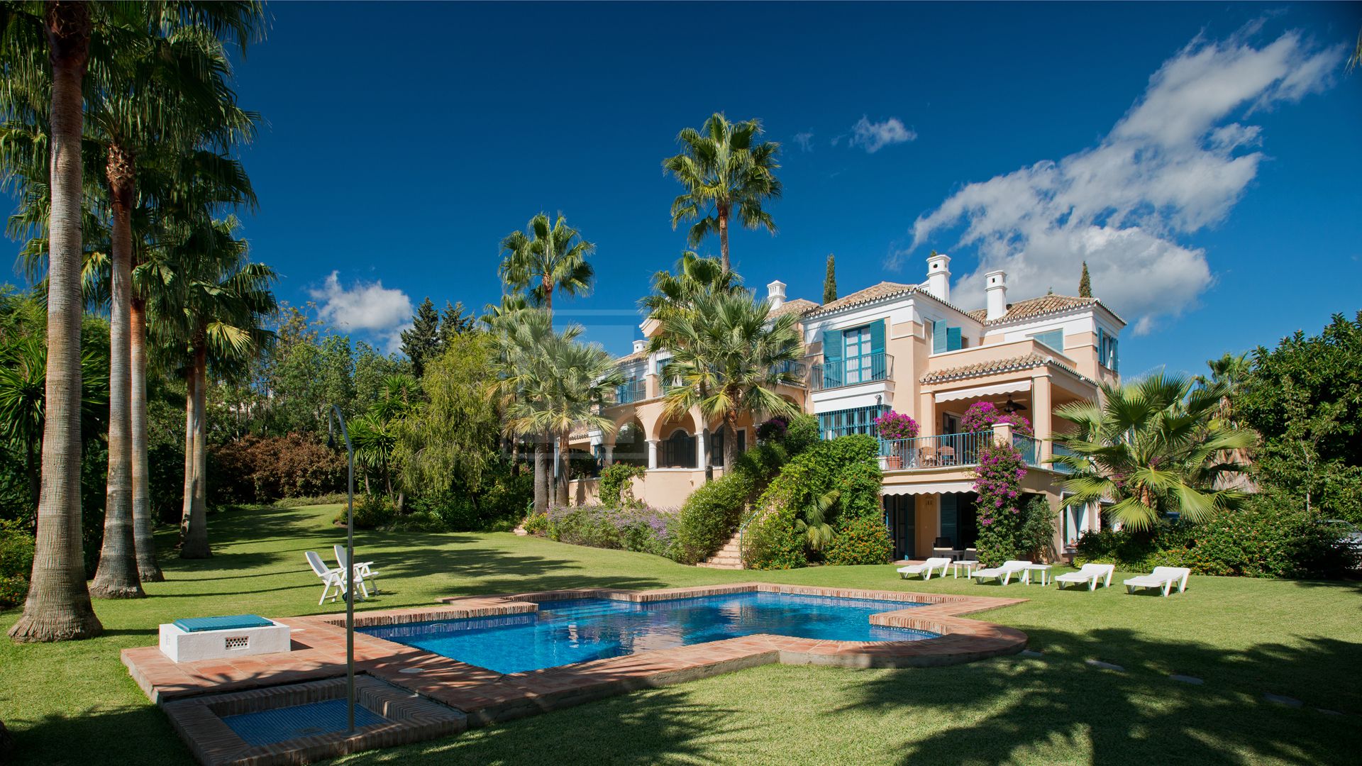 CLASSIC 10 BEDROOM VILLA IN LA QUINTA GOLF RESORT, BENAHAVIS