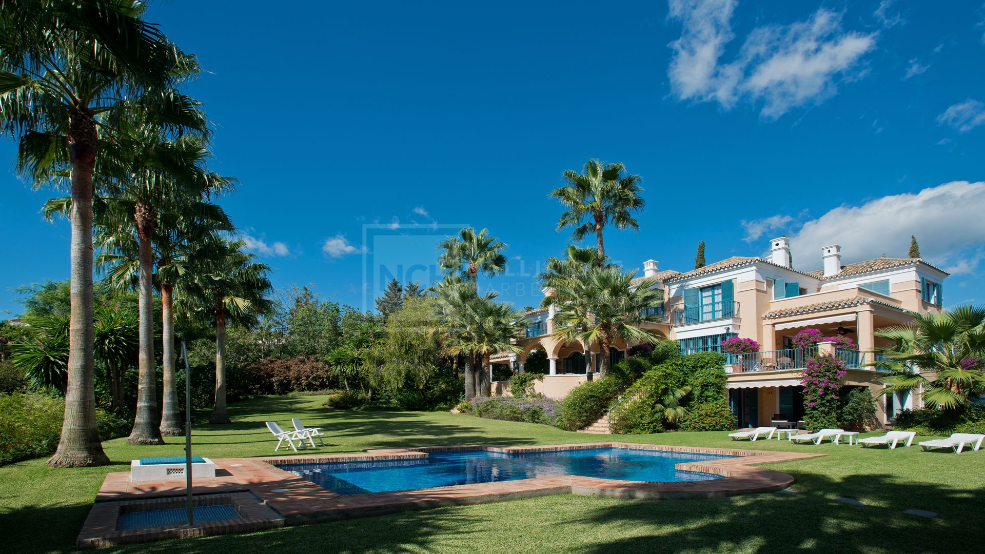 CLASSIC 10 BEDROOM VILLA IN LA QUINTA GOLF RESORT, BENAHAVIS