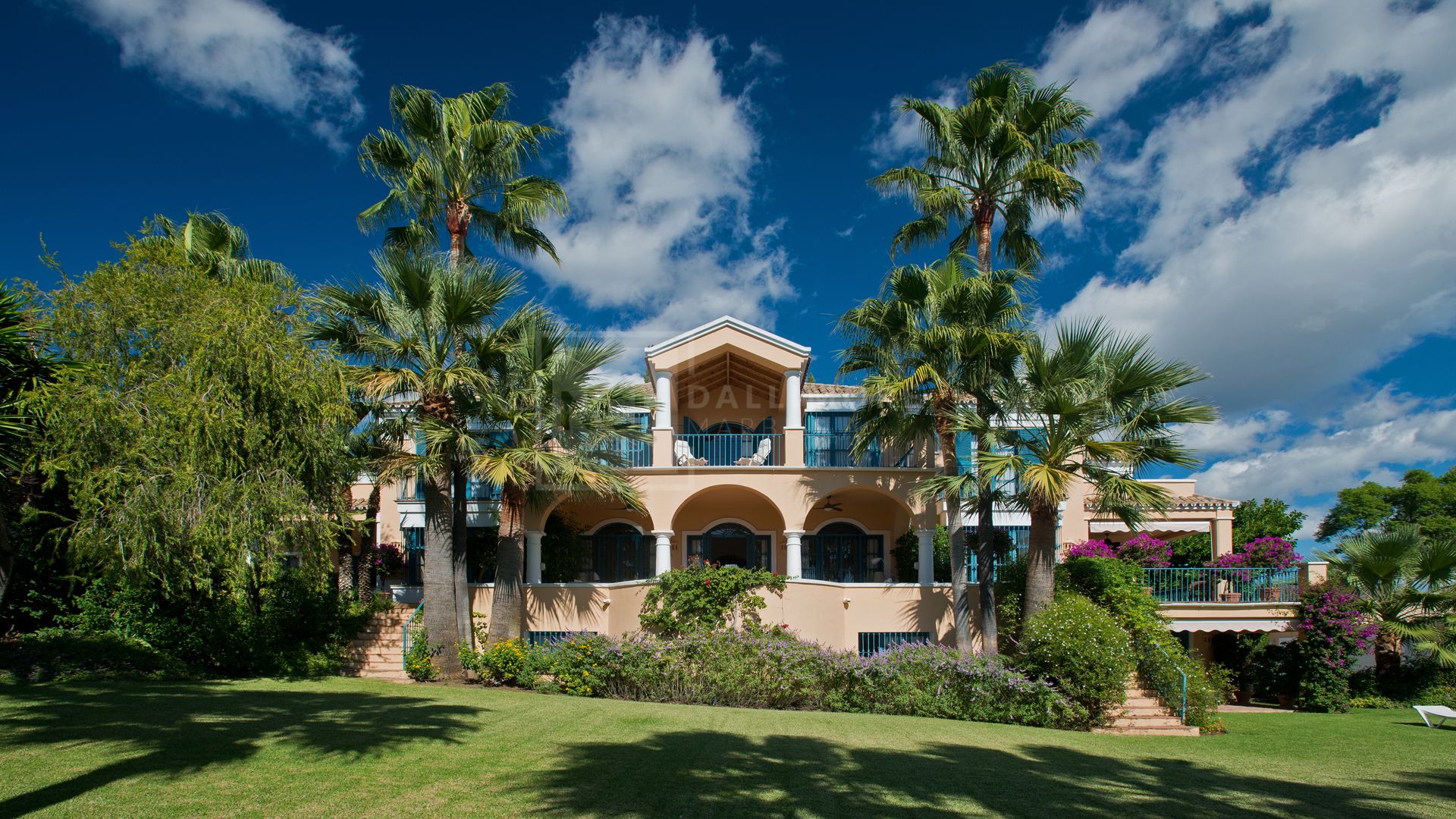 CLASSIC 10 BEDROOM VILLA IN LA QUINTA GOLF RESORT, BENAHAVIS