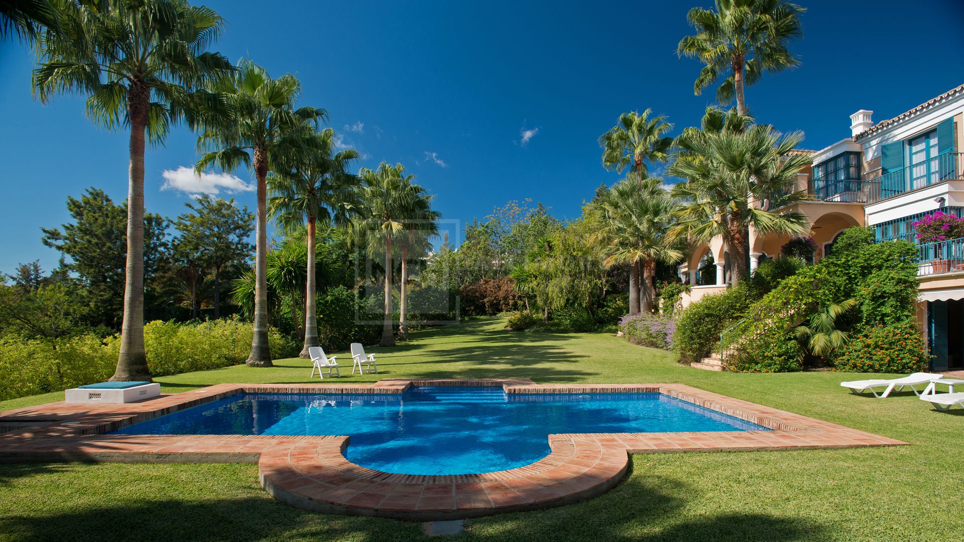 CLASSIC 10 BEDROOM VILLA IN LA QUINTA GOLF RESORT, BENAHAVIS