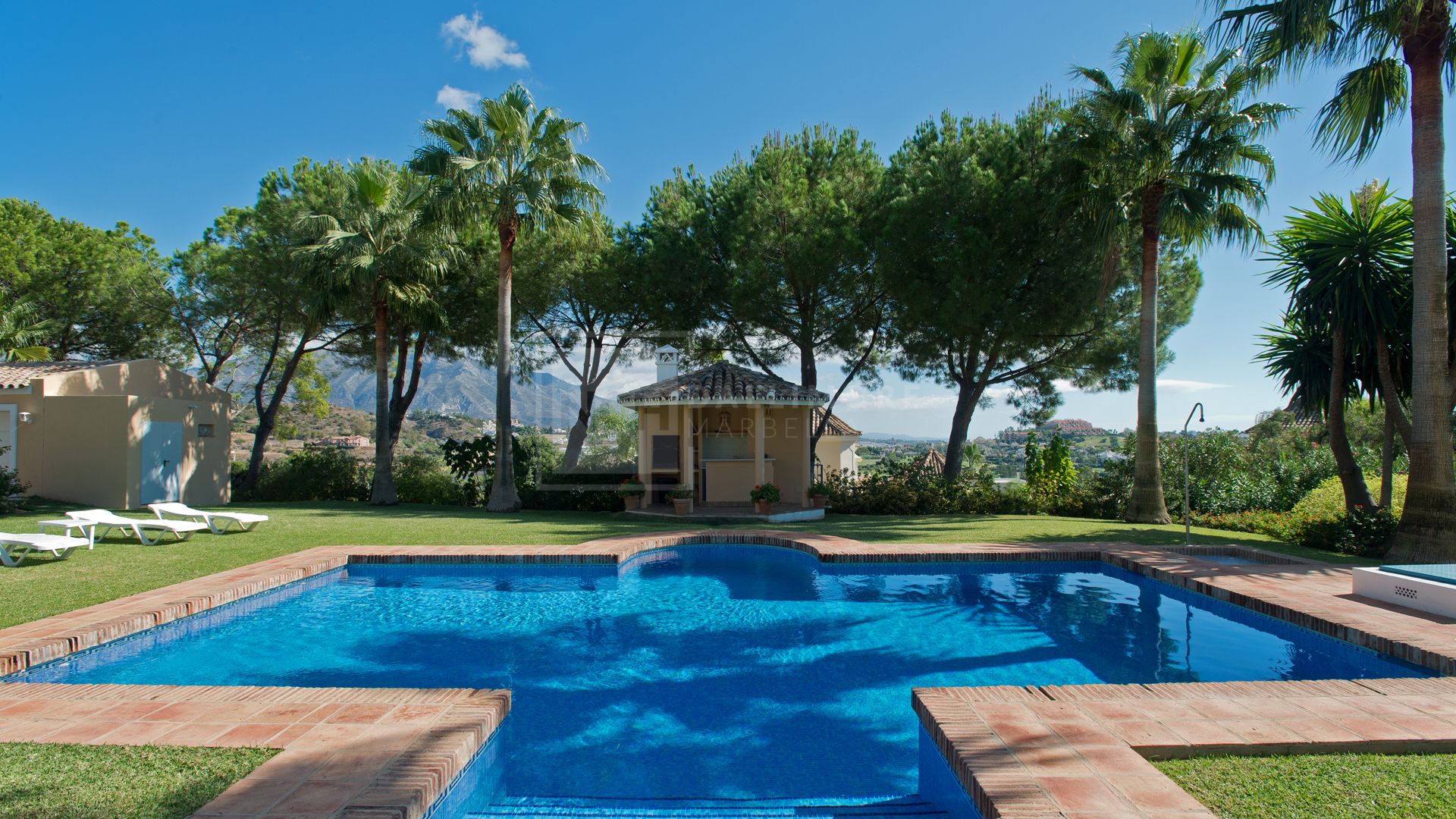 CLASSIC 10 BEDROOM VILLA IN LA QUINTA GOLF RESORT, BENAHAVIS