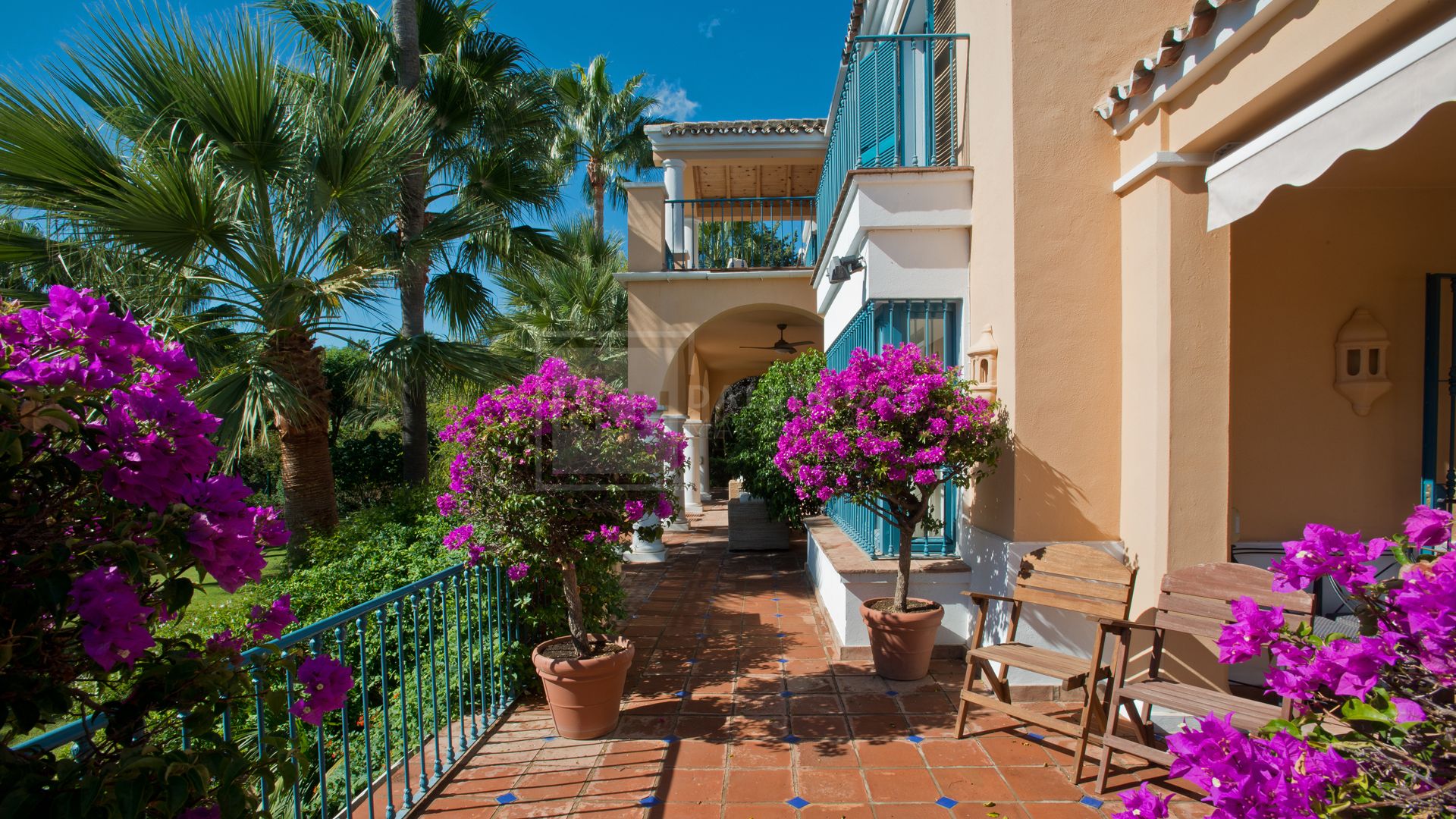 CLASSIC 10 BEDROOM VILLA IN LA QUINTA GOLF RESORT, BENAHAVIS