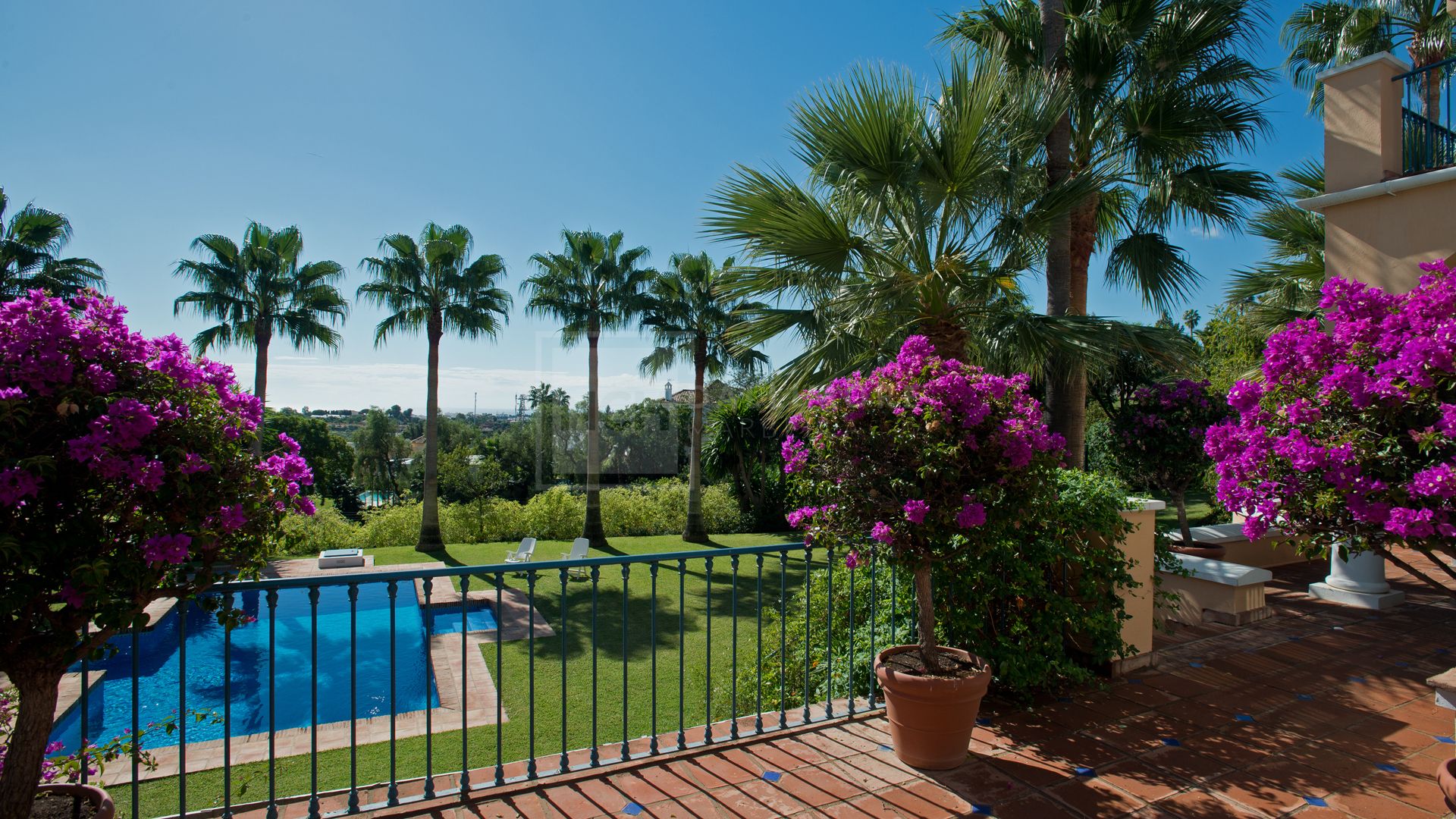 CLASSIC 10 BEDROOM VILLA IN LA QUINTA GOLF RESORT, BENAHAVIS