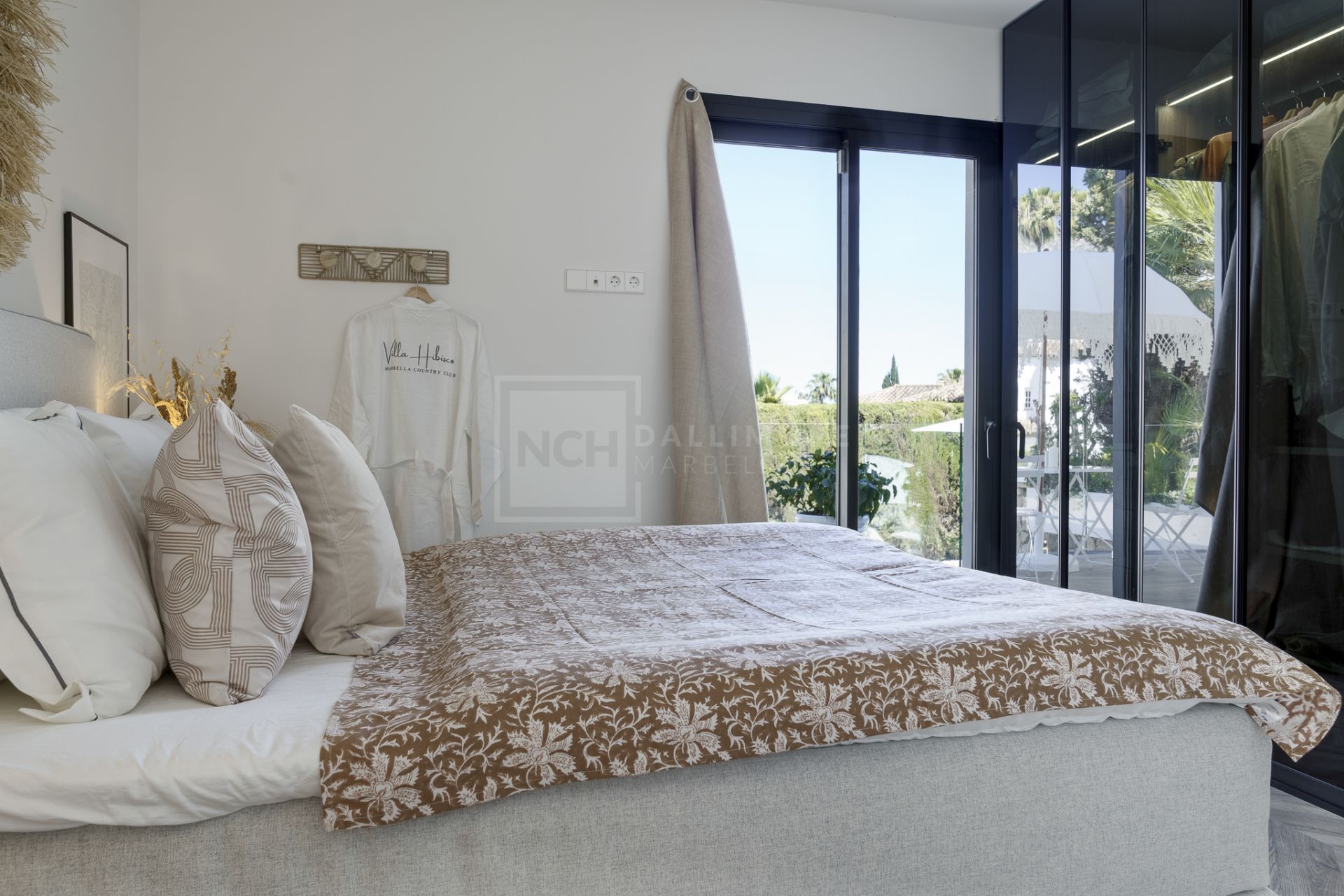 STUNNING 4-BEDROOM CONTEMPORARY VILLA NUEVA ANDALUCIA MARBELLA