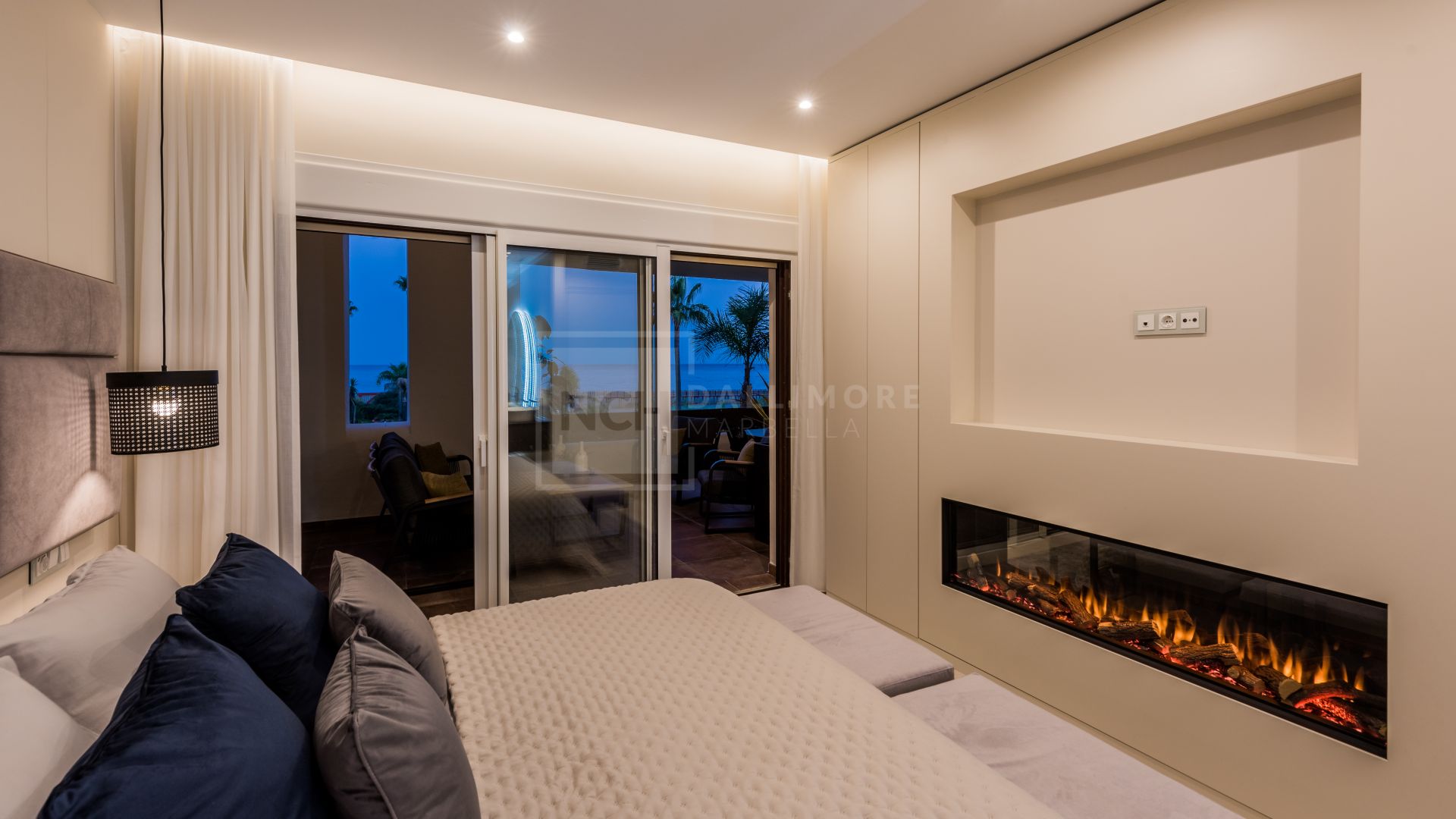SPECTACULAR FRONTLINE BEACH APARTMENT LOCATED ON THE NEW GOLDEN MILE, ESTEPONA