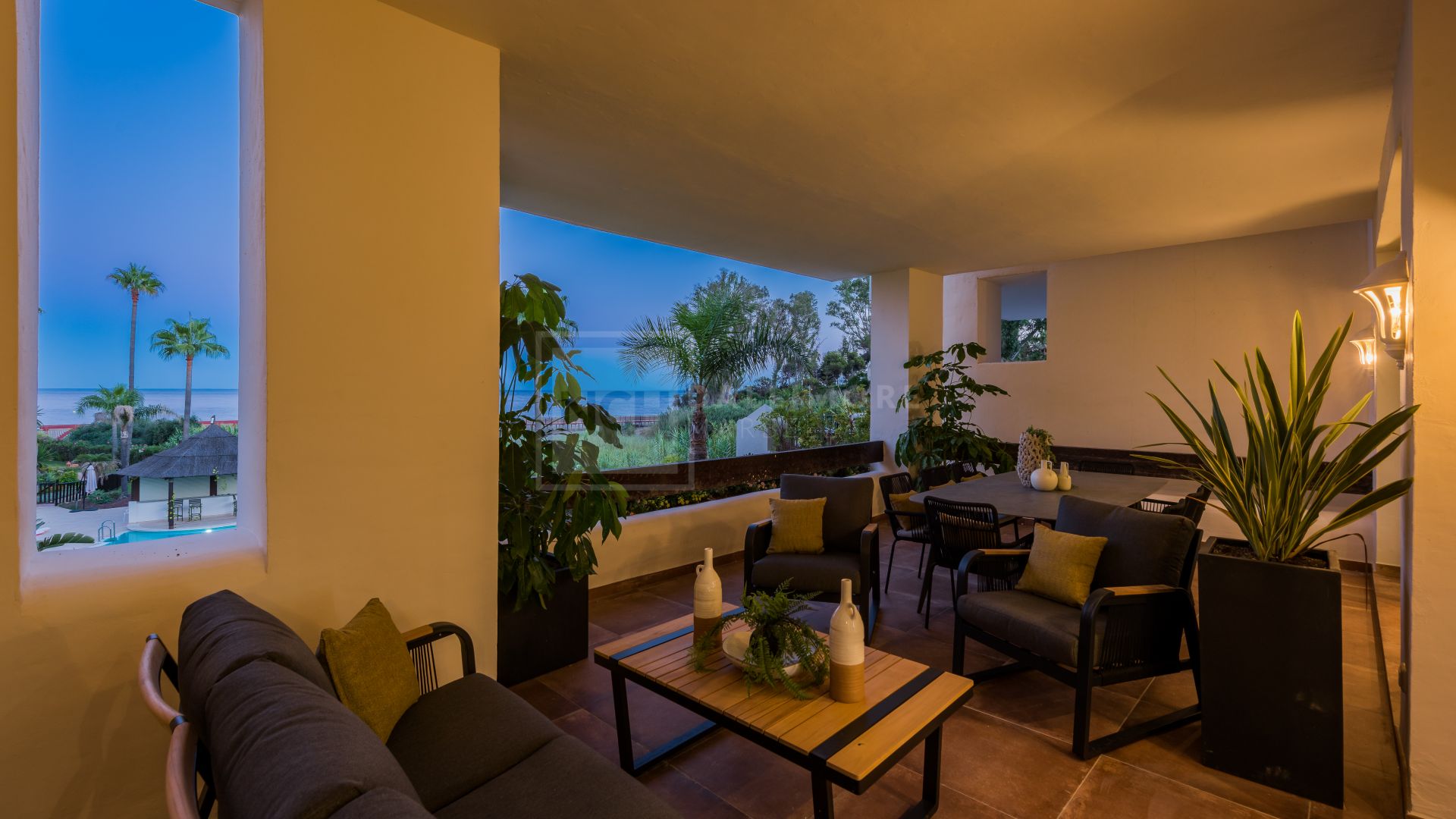 SPECTACULAR FRONTLINE BEACH APARTMENT LOCATED ON THE NEW GOLDEN MILE, ESTEPONA