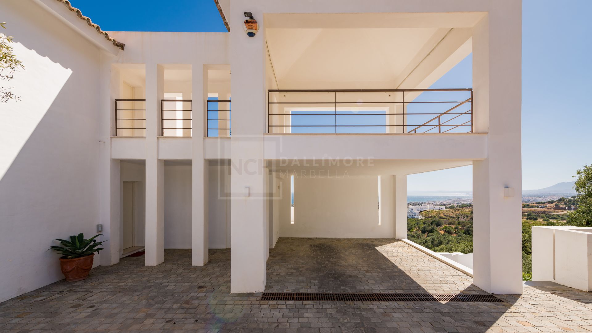 Villa en venta en Los Altos de los Monteros, Marbella