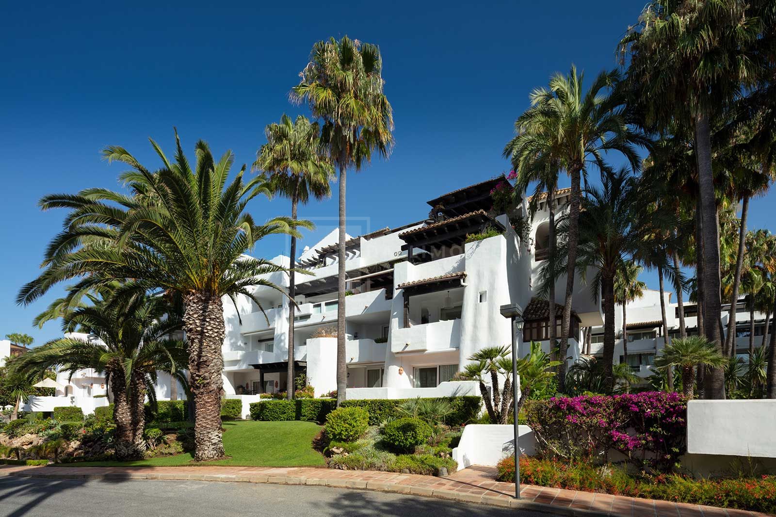 Luxury Duplex penthouse in Marbella's Prestigious Puente Romano