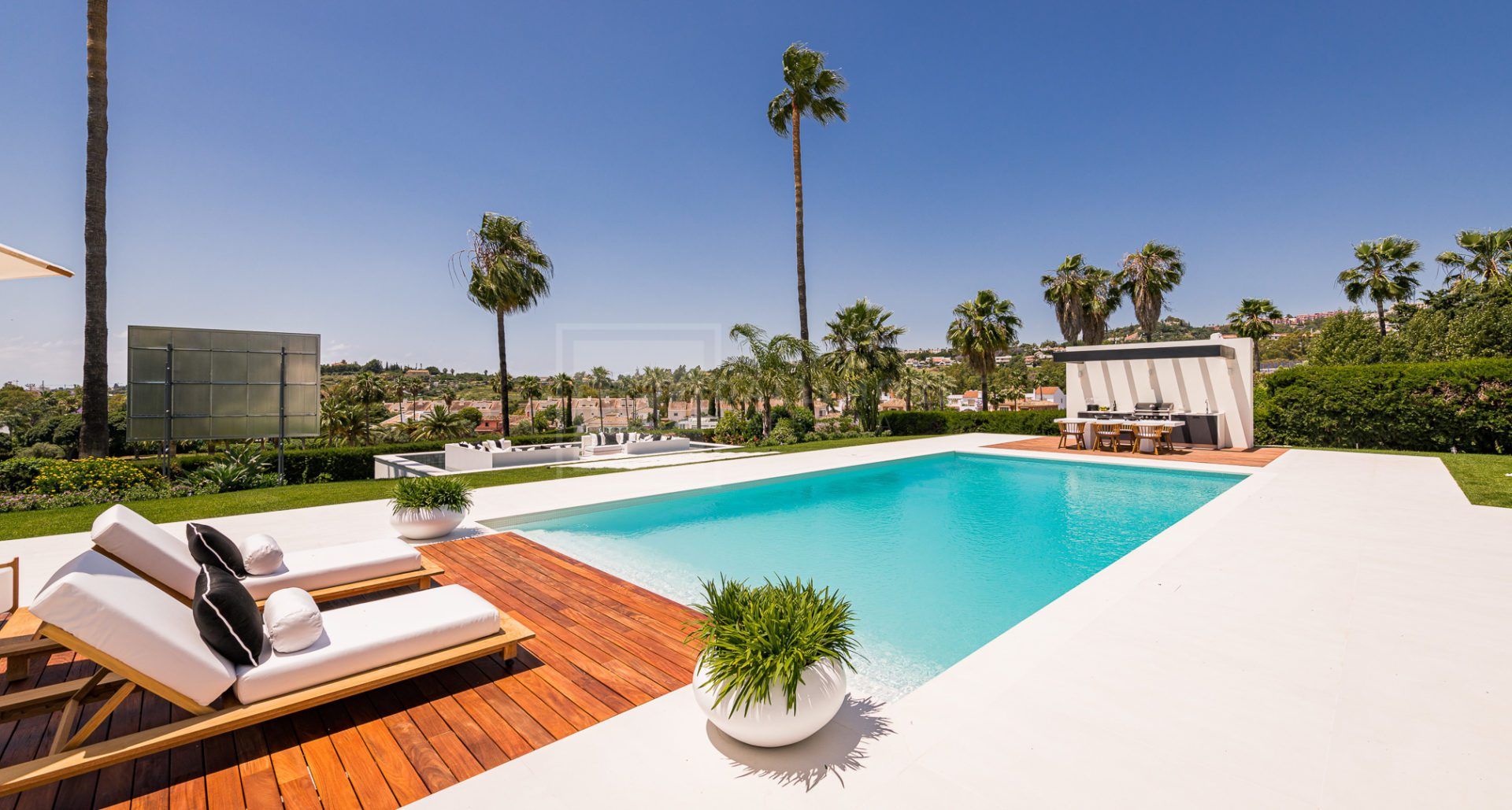 Special front line Golf Villa in Nueva Andalucia