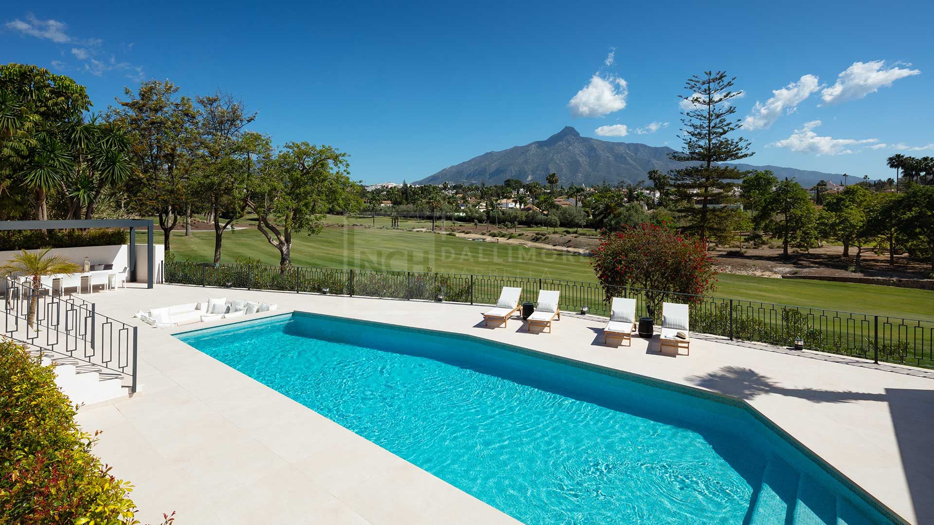 Stunning 5 Bedroom Villa in Nueva Andalucia