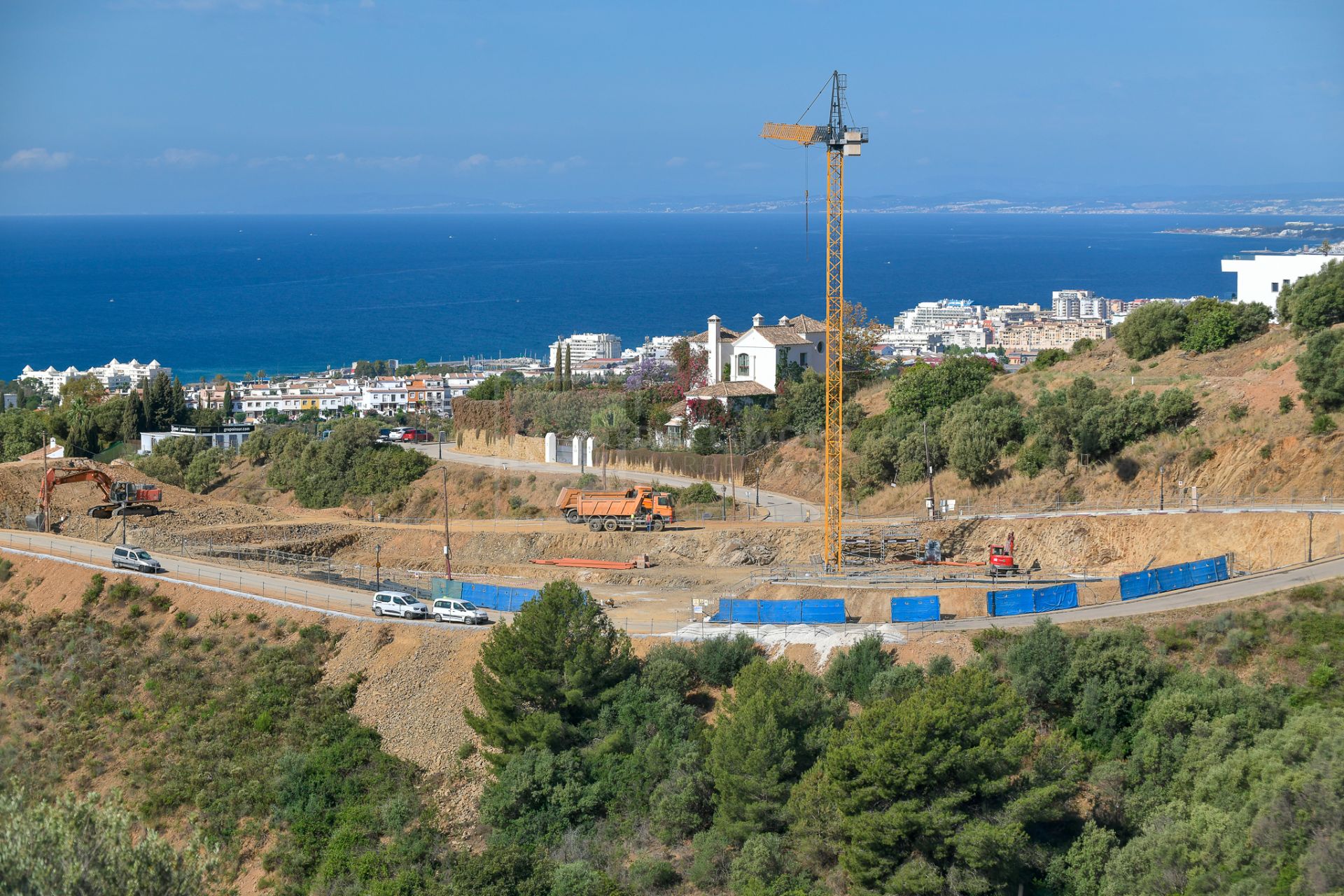 BRAND NEW LUXURY CONTEMPORARY 3-BEDROOM APARTMENT EAST MARBELLA