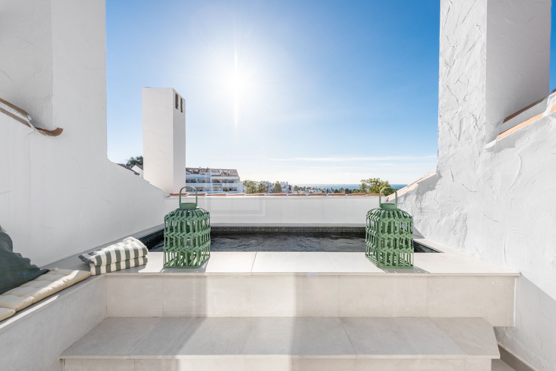 RENOVATED PENTHOUSE IN THE HEART OF NUEVA ANDALUCIA