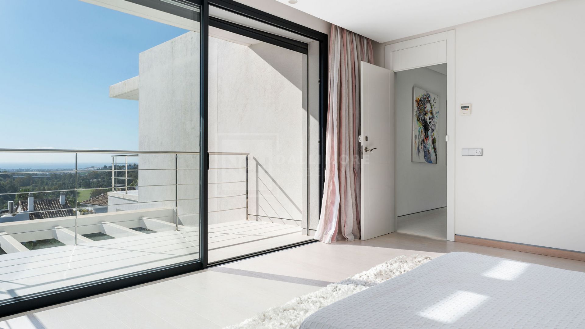 STRIKING 4 BEDROOM CONTEMPORARY LUXURY VILLA IN TRANQUIL AREA OF BENAHAVIS