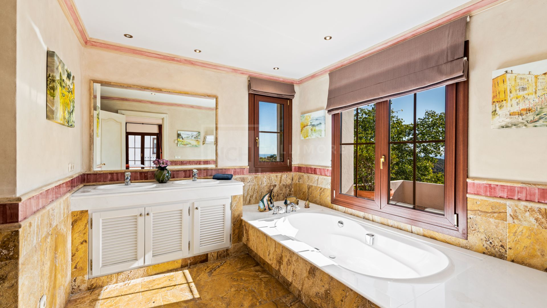 THE MOST STUNNING VIEWS IN LA ZAGALETA - 5 BEDROOM LUXURY VILLA