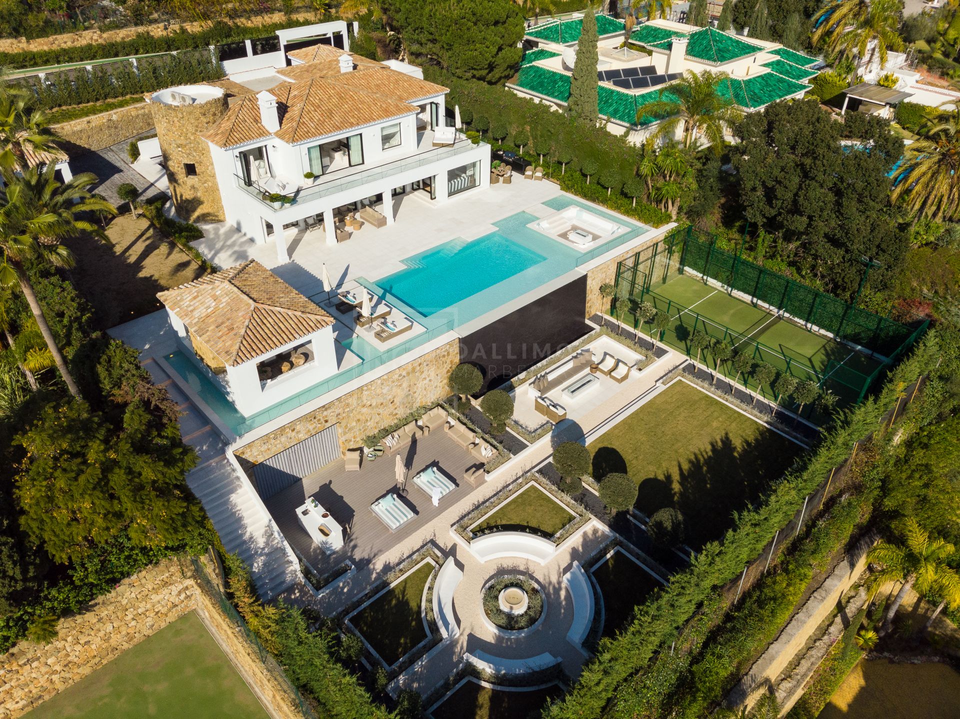 VILLA WITH PRIVATE TENNIS COURT LOCATED IN GATED COMMUNITY