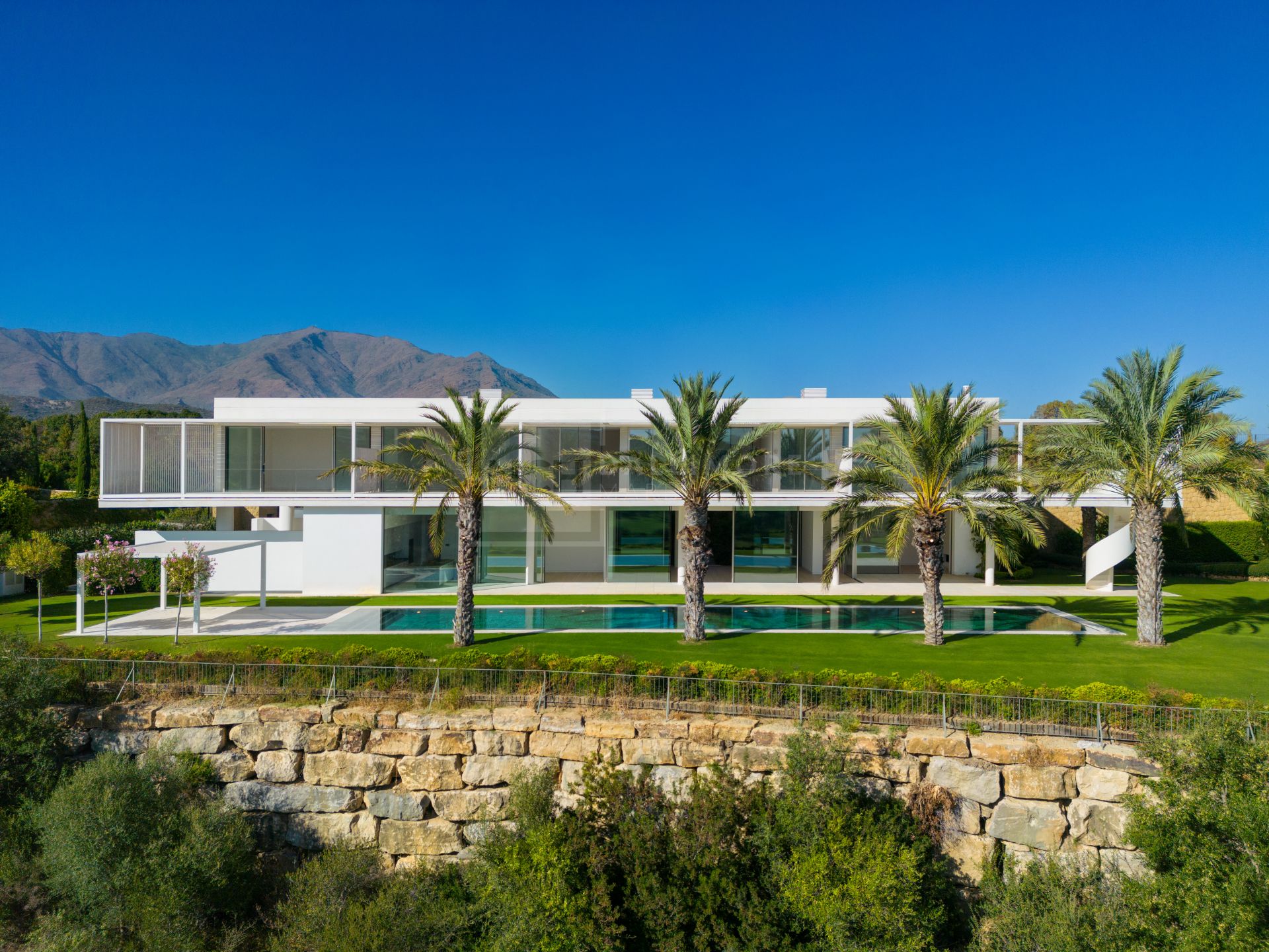 GOLF MANSION LOCATED IN THE FINCA CORTESIN RESORT