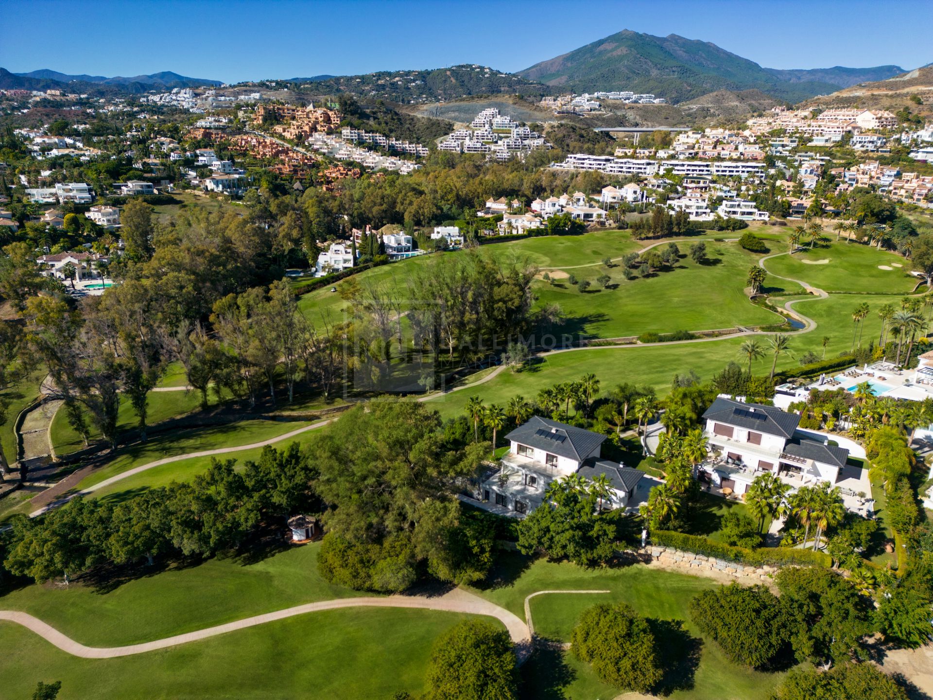 FRONT LINE GOLF LUXURY MANSION FOR SALE IN NUEVA ANDALUCIA