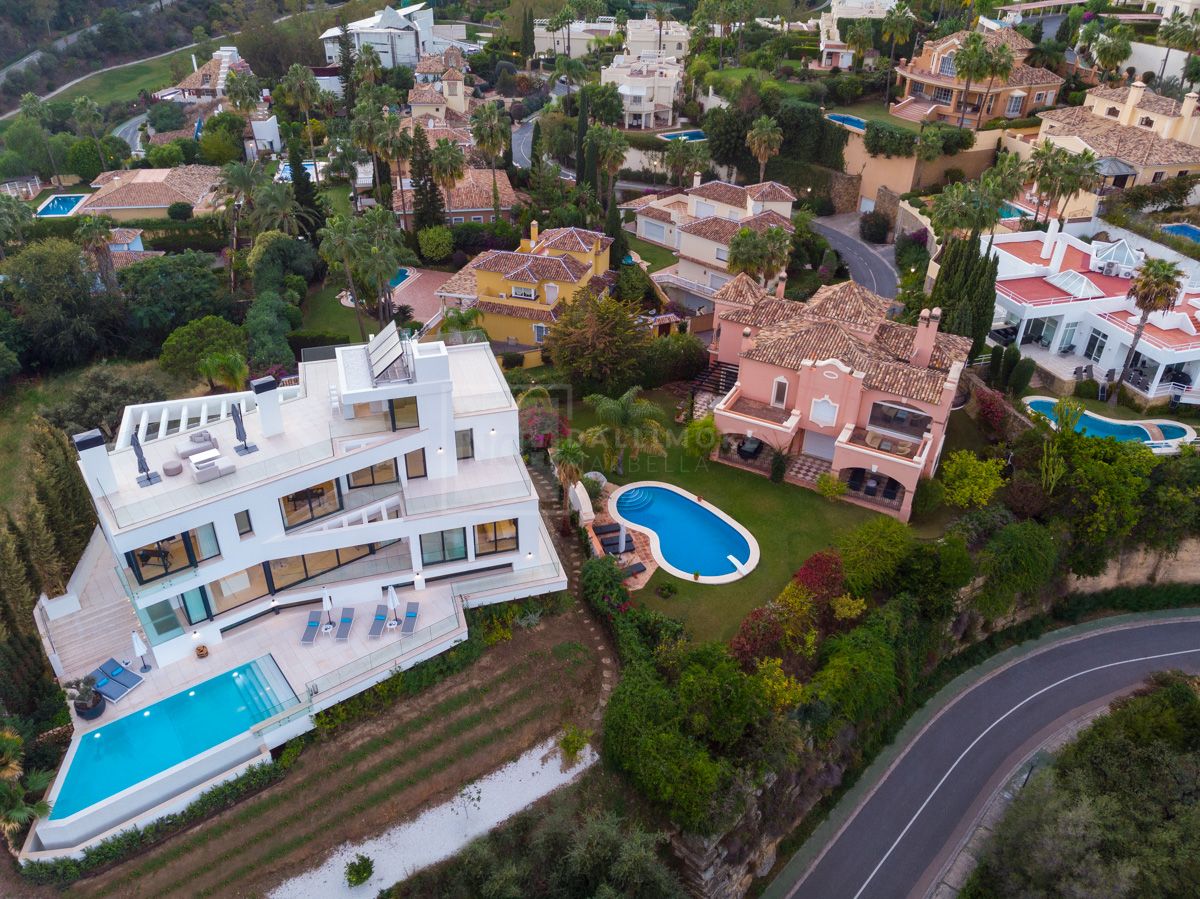 LUXURY VILLA WITH AMAZING VIEWS IN LA QUINTA BENAHAVIS