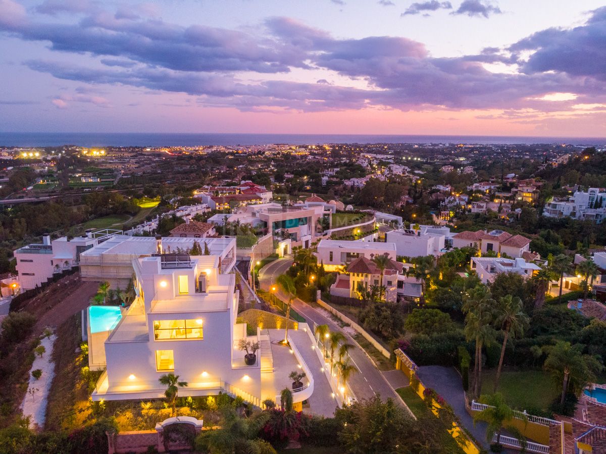 LUXURY VILLA WITH AMAZING VIEWS IN LA QUINTA BENAHAVIS