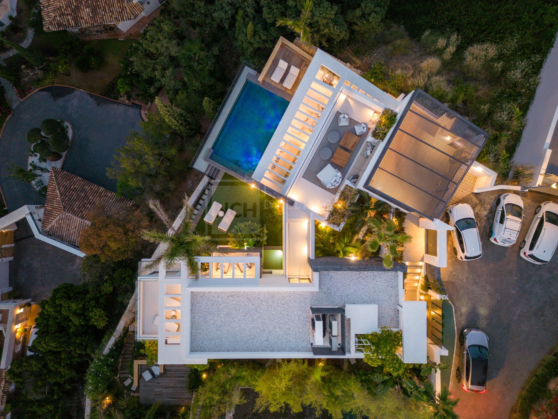 EXQUISITE MODERN VILLA WITH PANORAMIC VIEWS IN PRESTIGIOUS GATED COMMUNITY