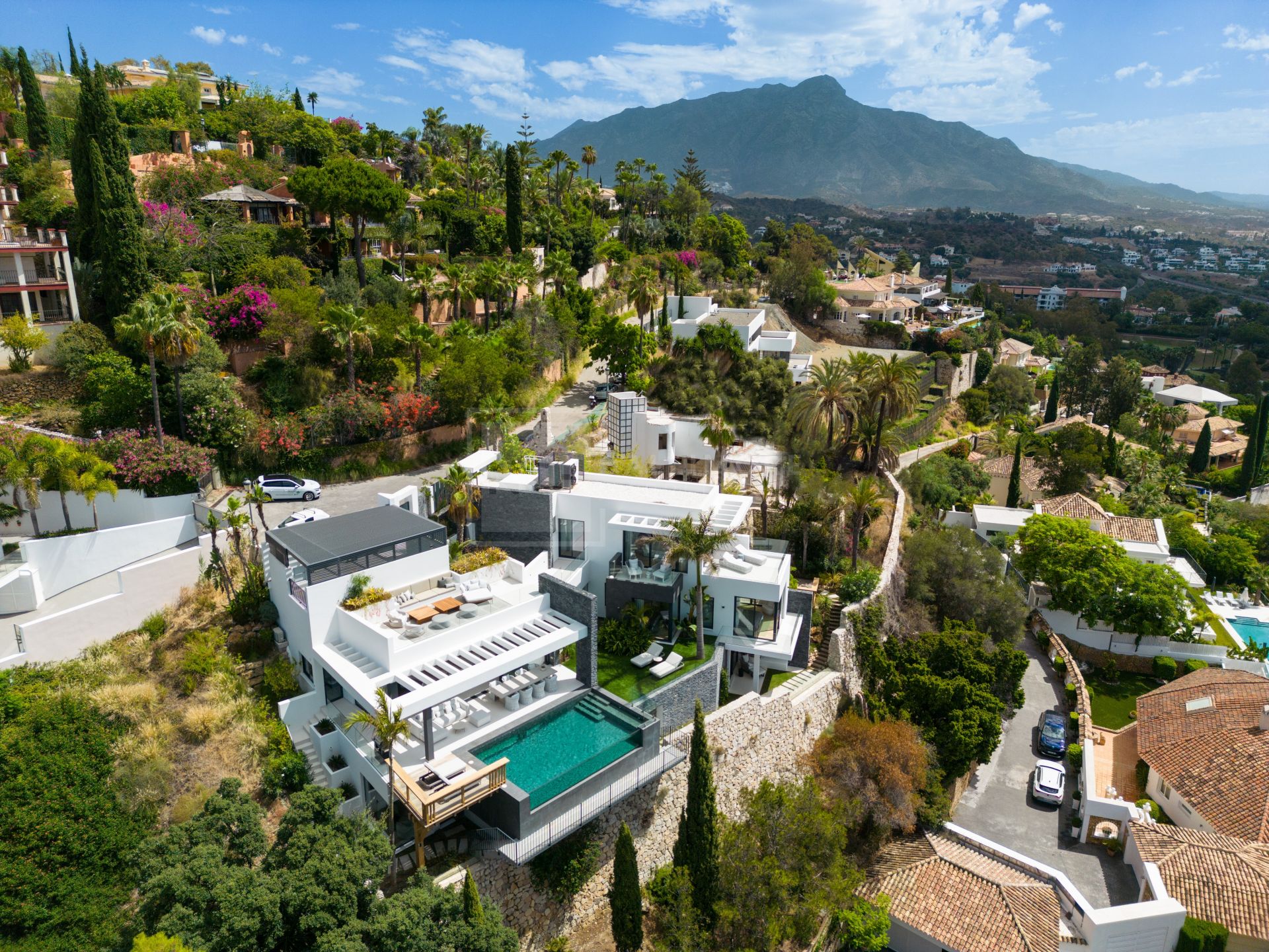 EXQUISITE MODERN VILLA WITH PANORAMIC VIEWS IN PRESTIGIOUS GATED COMMUNITY