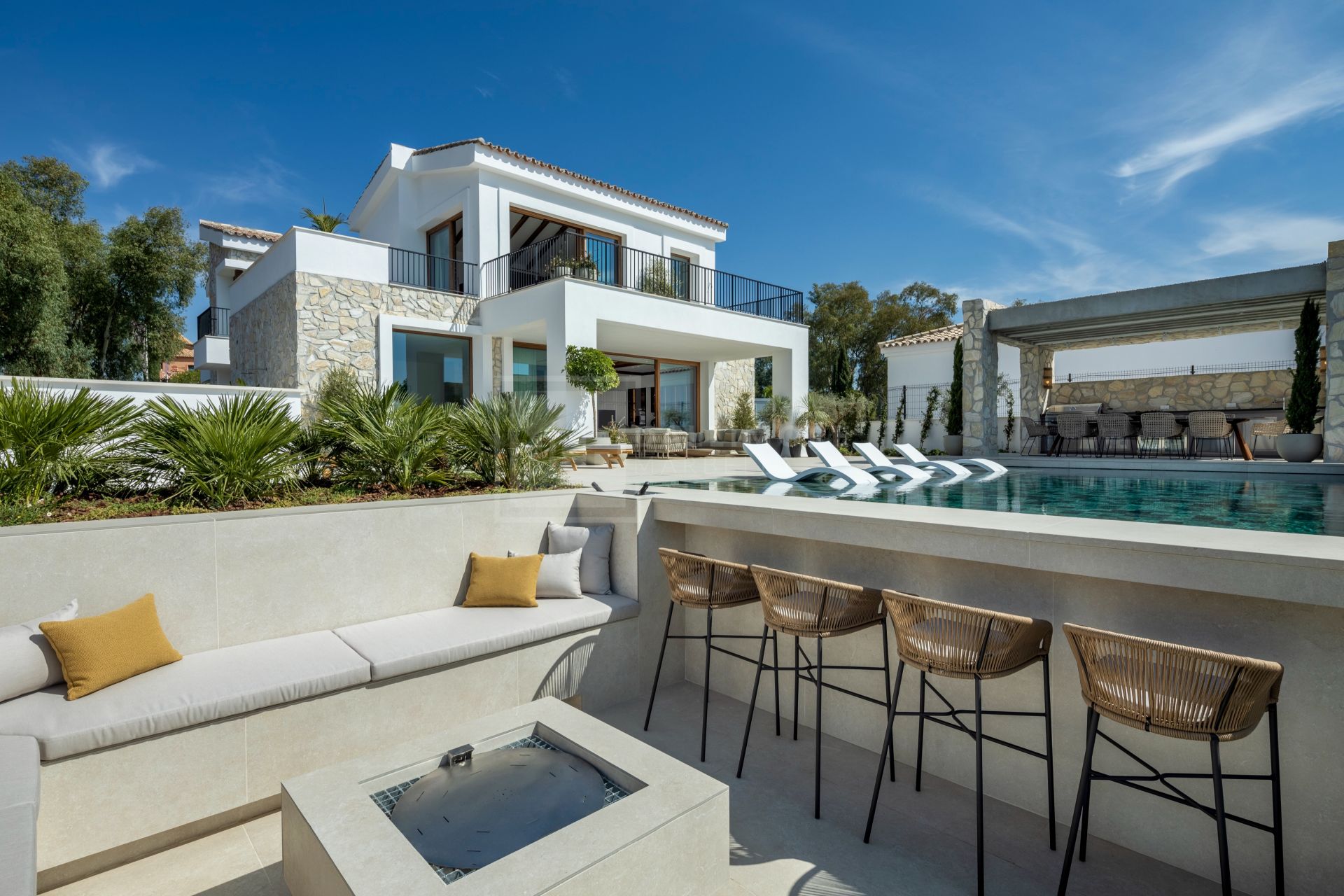 LUXURIOUS SPANISH VILLA WITH PANORAMIC SEA VIEWS IN DOUBLE-GATED COMMUNITY