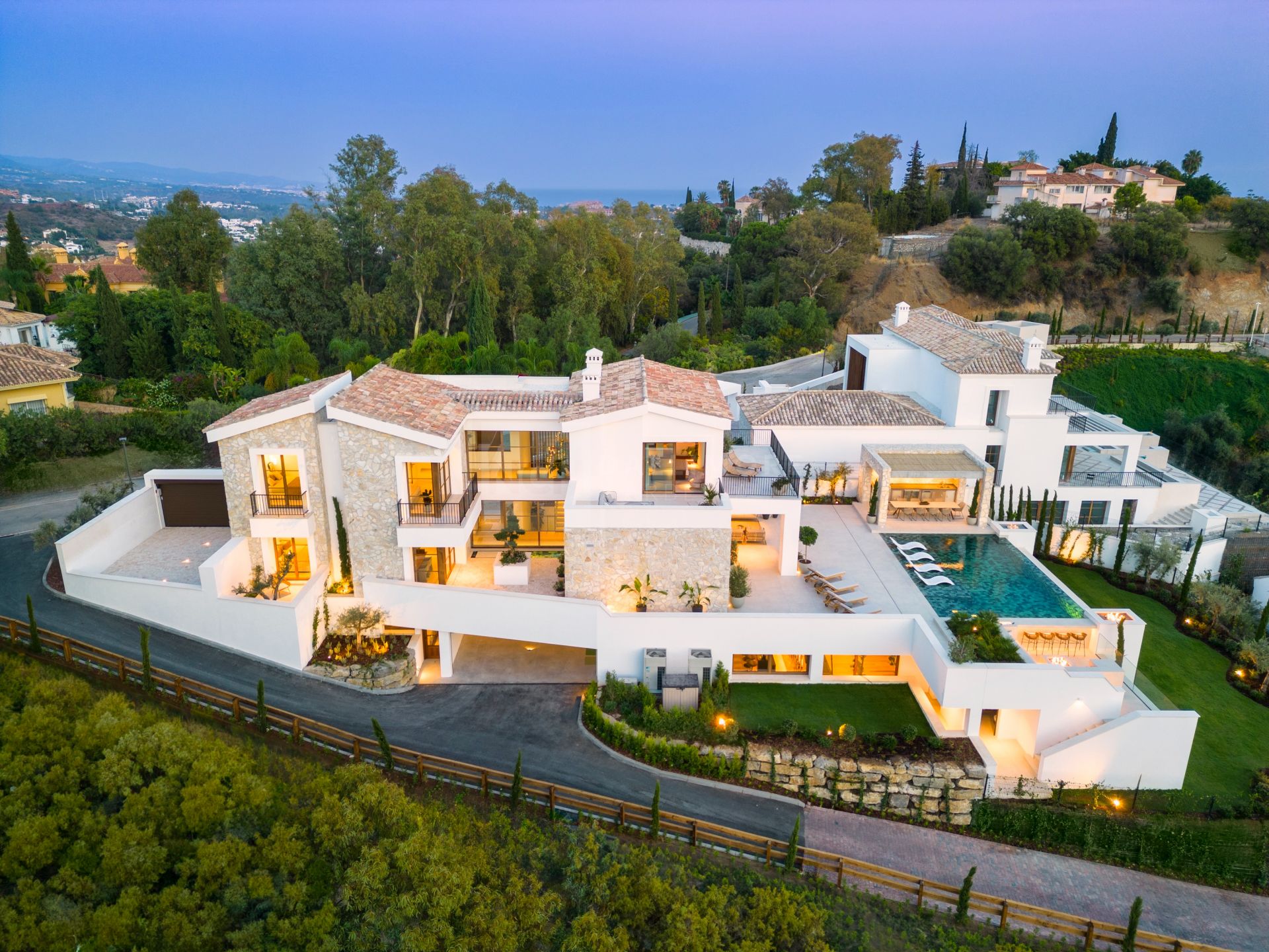 LUXURIOUS SPANISH VILLA WITH PANORAMIC SEA VIEWS IN DOUBLE-GATED COMMUNITY