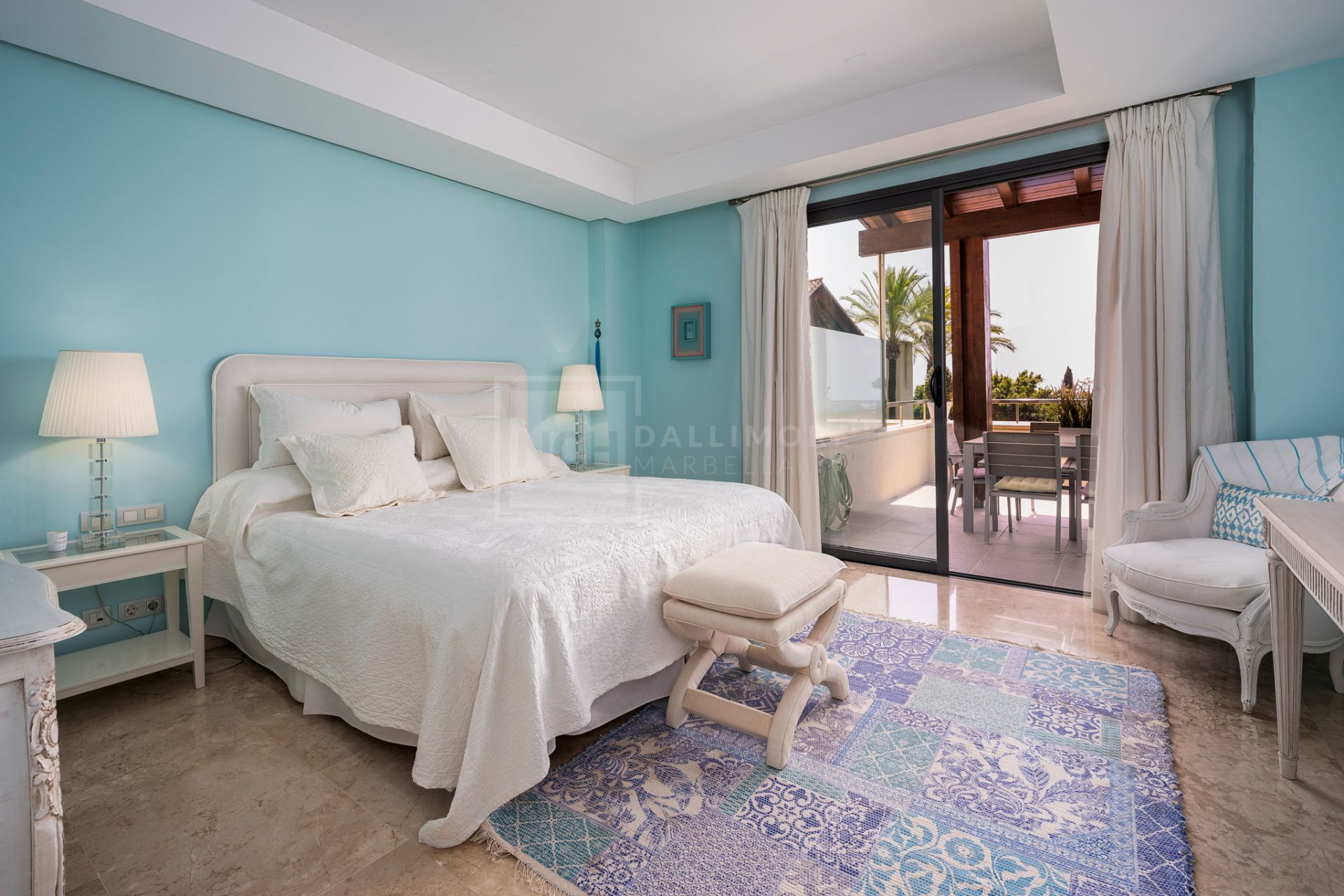 LUXURY APARTMENT FOR SALE IN INMARA ON THE GOLDEN MILE IN MARBELLA