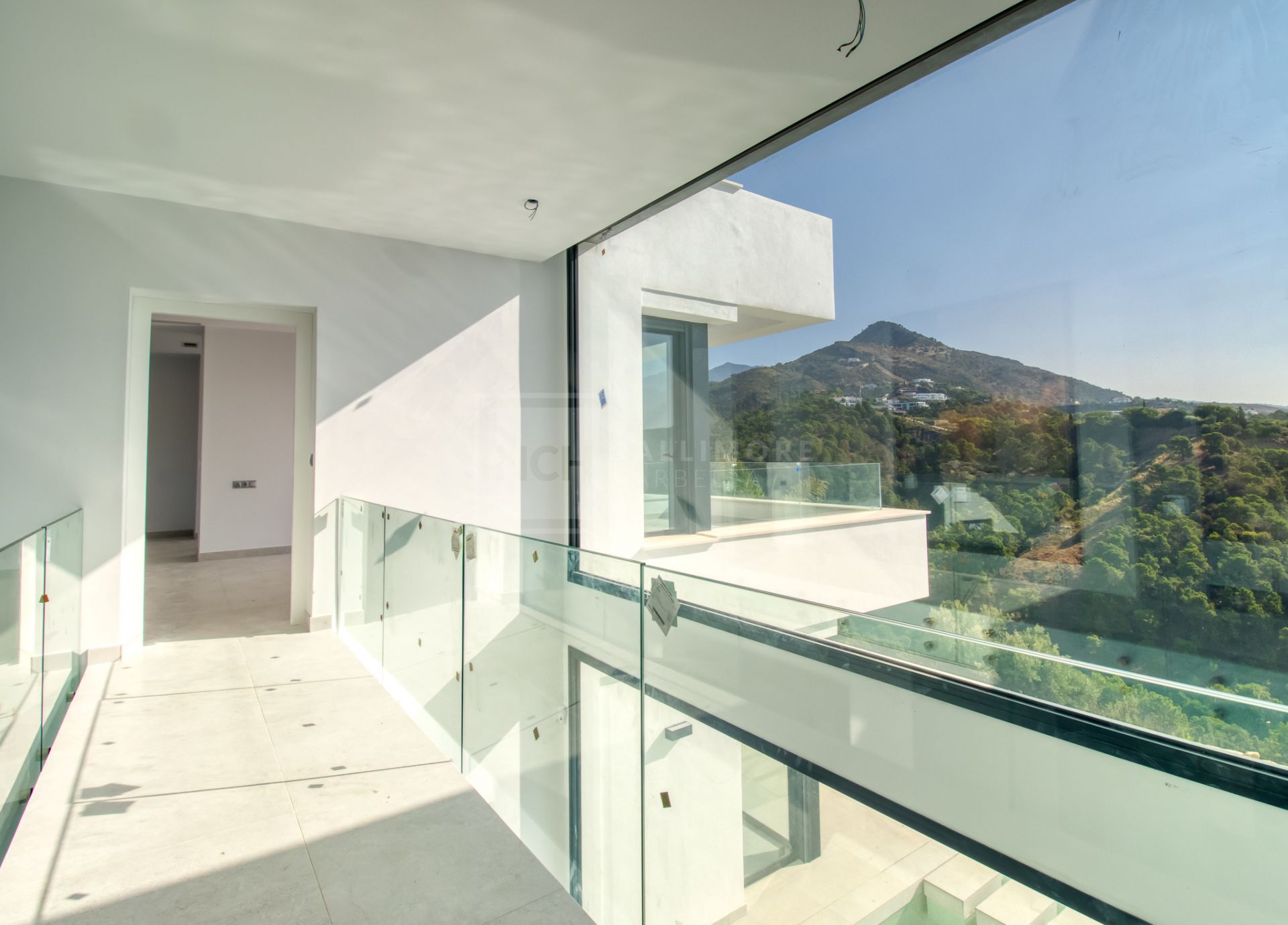 STRIKING CONTEMPORARY 5 BEDROOM VILLA IN COUNTRIFIED MONTE MAYOR ESTATE, BENAHAVIS