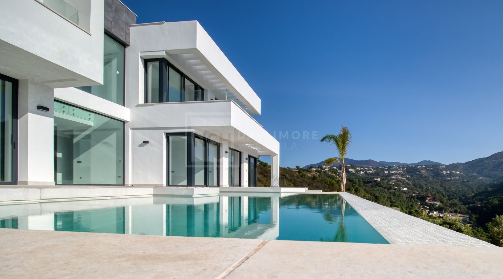 STRIKING CONTEMPORARY 5 BEDROOM VILLA IN COUNTRIFIED MONTE MAYOR ESTATE, BENAHAVIS