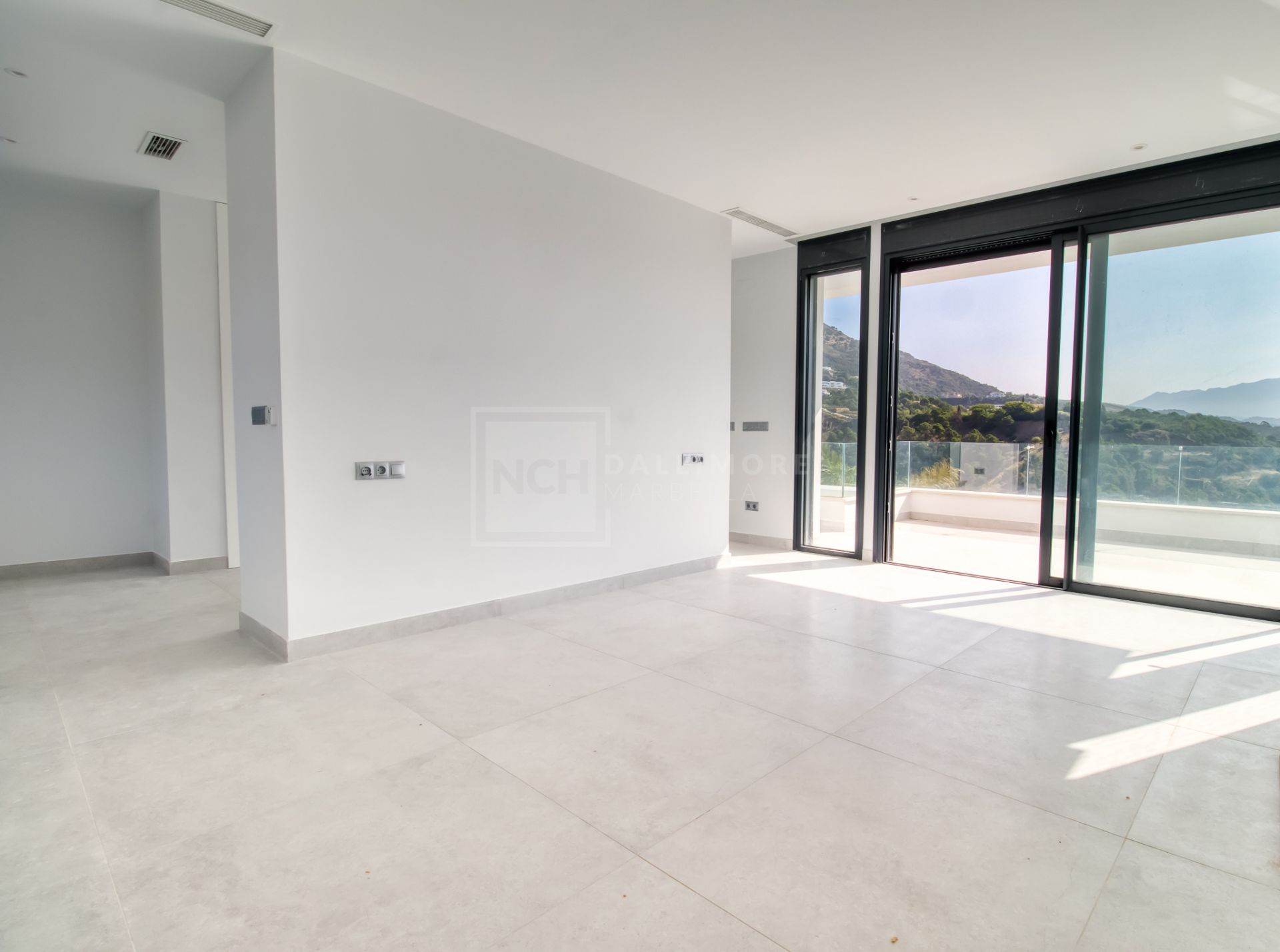 STRIKING CONTEMPORARY 5 BEDROOM VILLA IN COUNTRIFIED MONTE MAYOR ESTATE, BENAHAVIS