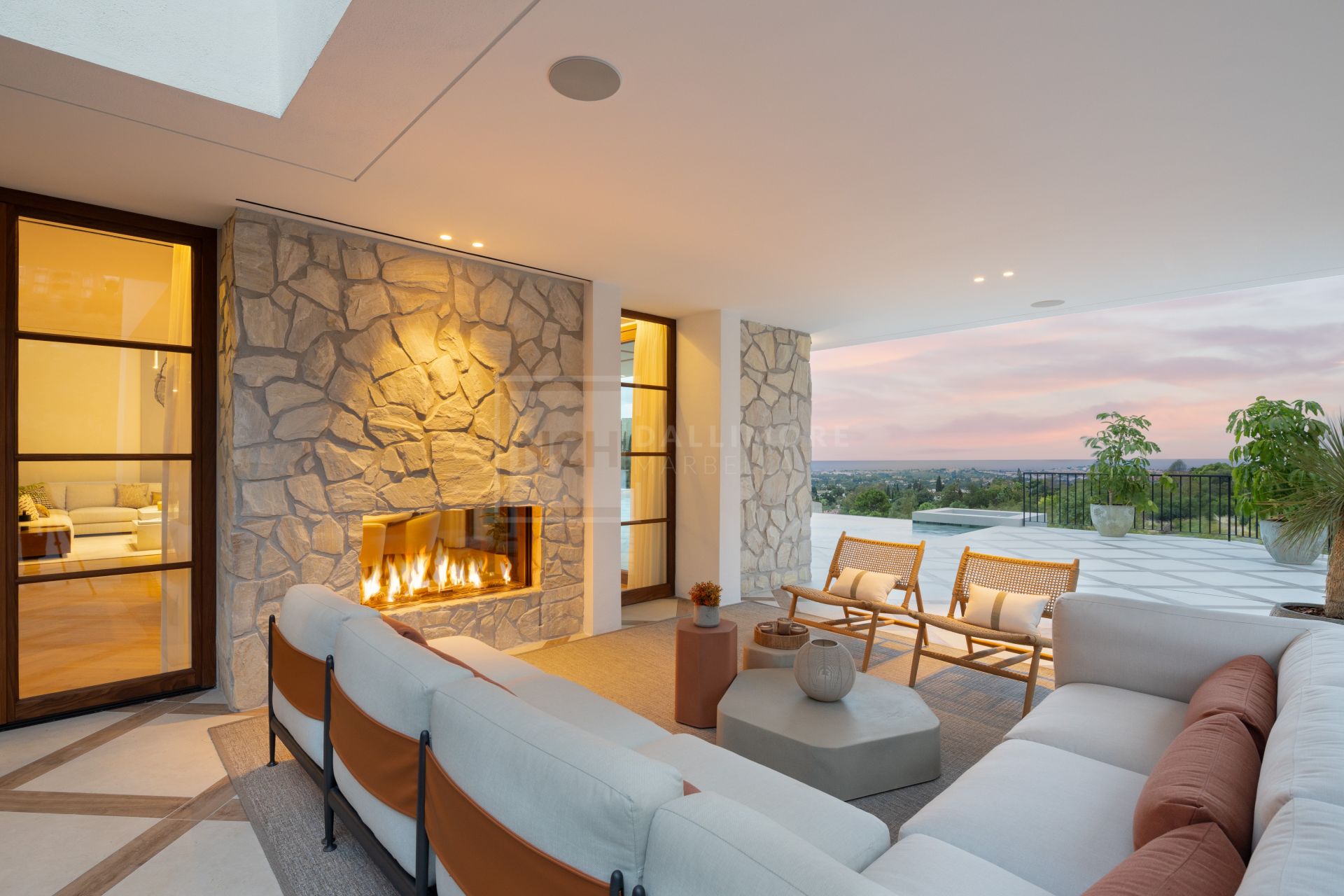 UNIQUE MANSION IN DOUBLE GATED COMMUNITY NEAR MARBELLA