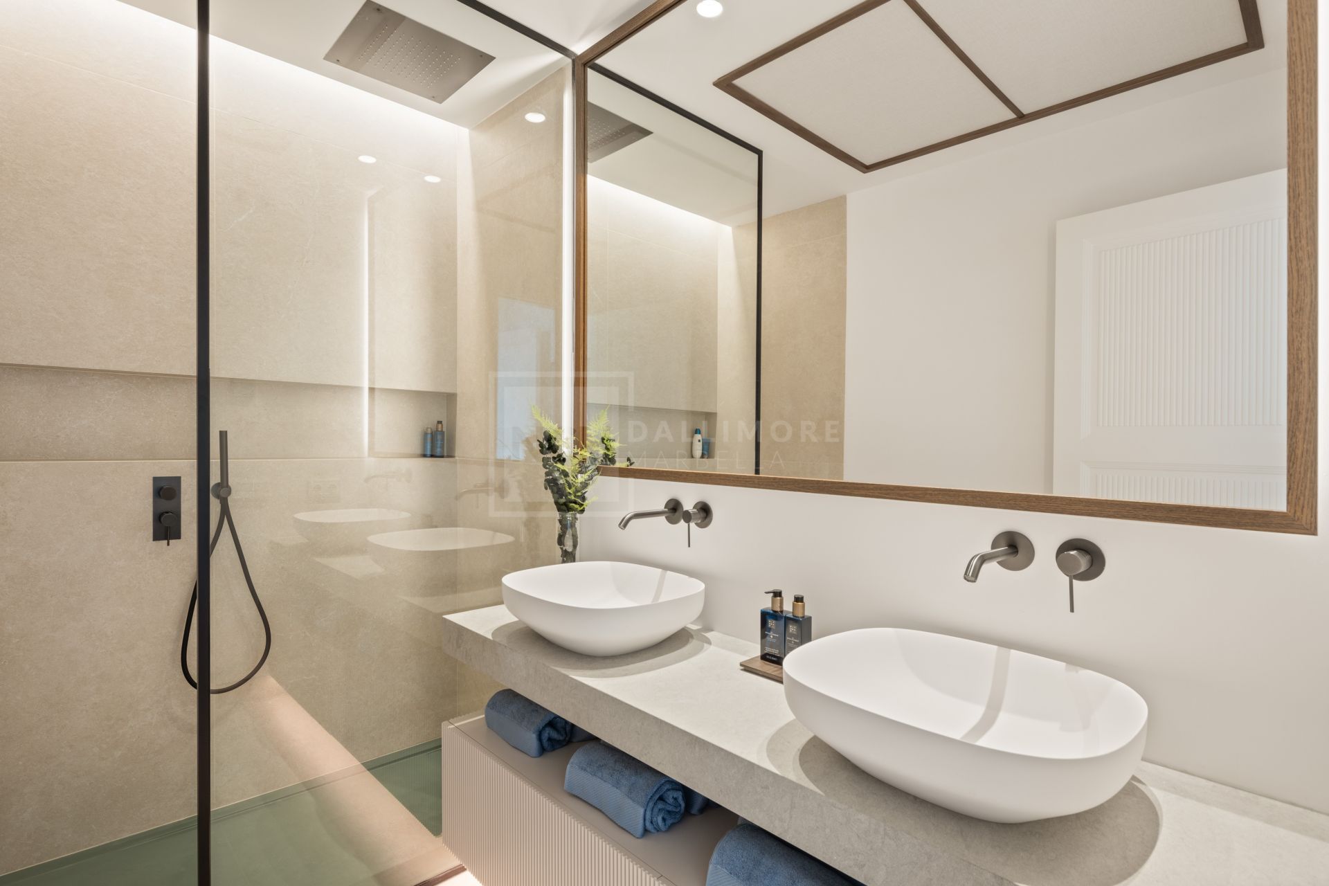 UNIQUE MANSION IN DOUBLE GATED COMMUNITY NEAR MARBELLA