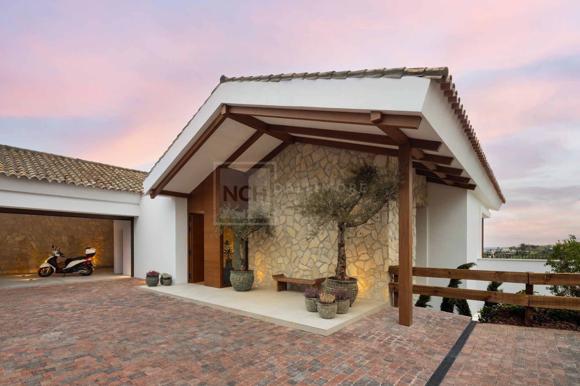 UNIQUE MANSION IN DOUBLE GATED COMMUNITY NEAR MARBELLA