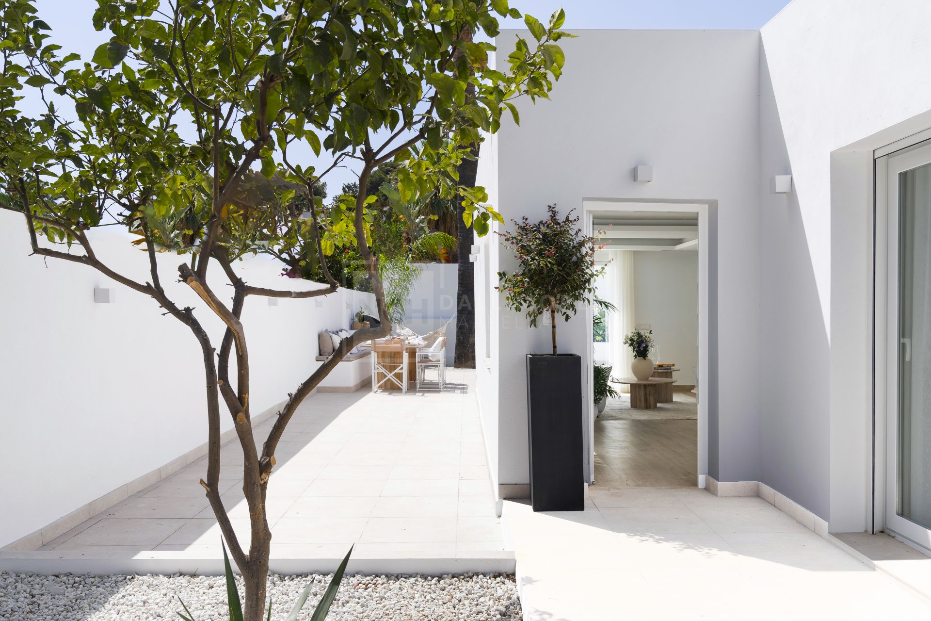 SINGLE STORY VILLA FOR SALE IN NUEVA ANDALUCIA