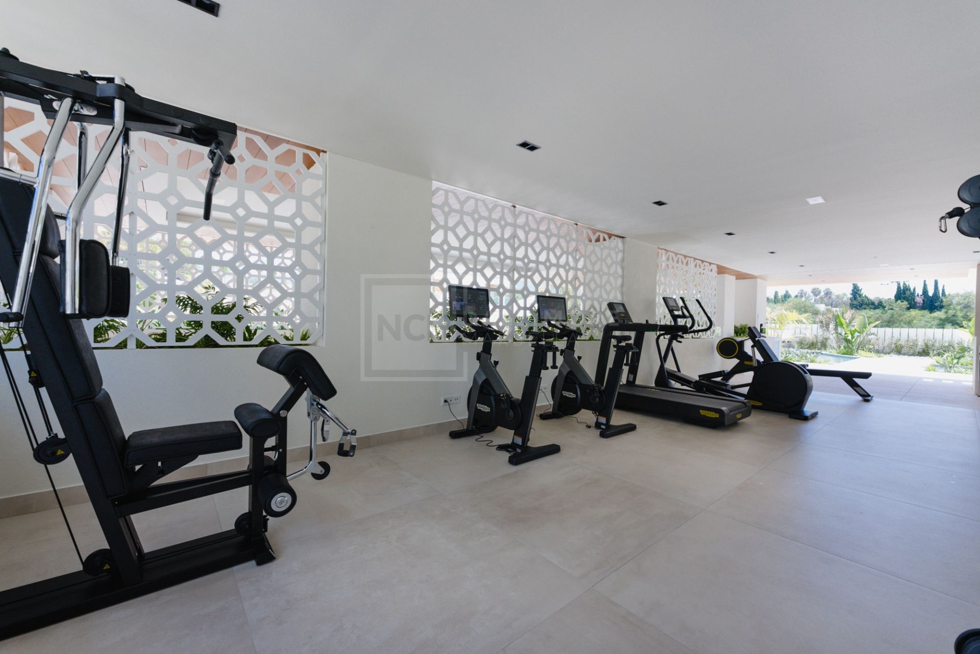 GROUND FLOOR LUXURY APARTMENT FOR SALE IN BENALUS WITH PRIVATE POOL