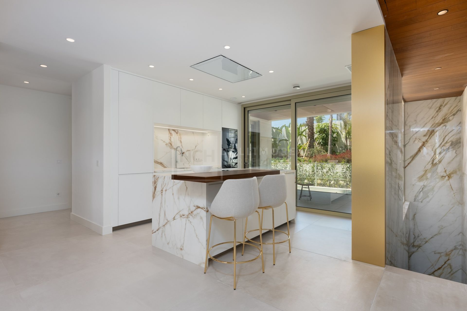 GROUND FLOOR LUXURY APARTMENT FOR SALE IN BENALUS WITH PRIVATE POOL
