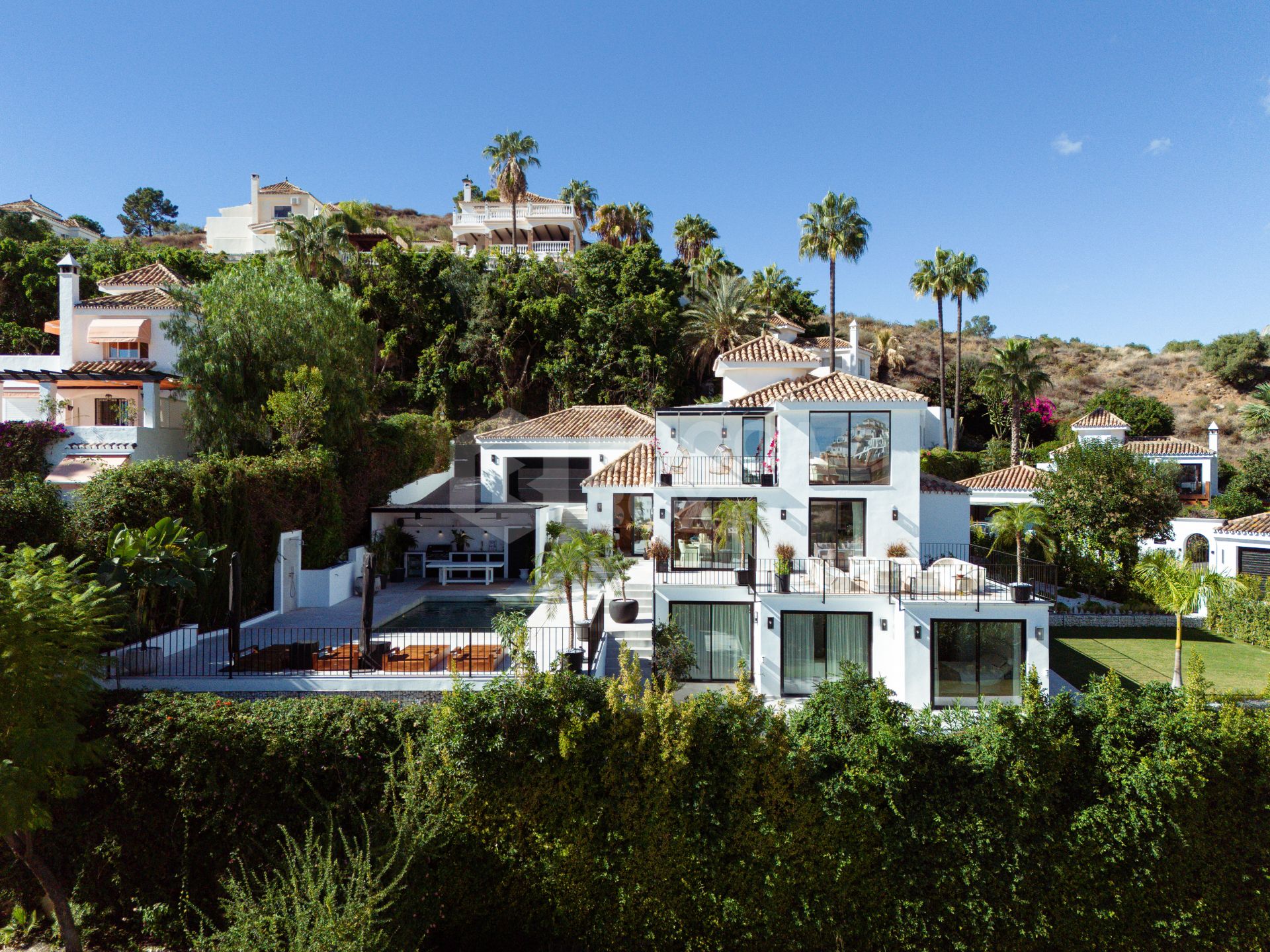 STRIKING 5-BEDROOM CONTEMPORARY LUXURY VILLA IN GOLF VALLEY, NUEVA ANDALUCIA, MARBELLA