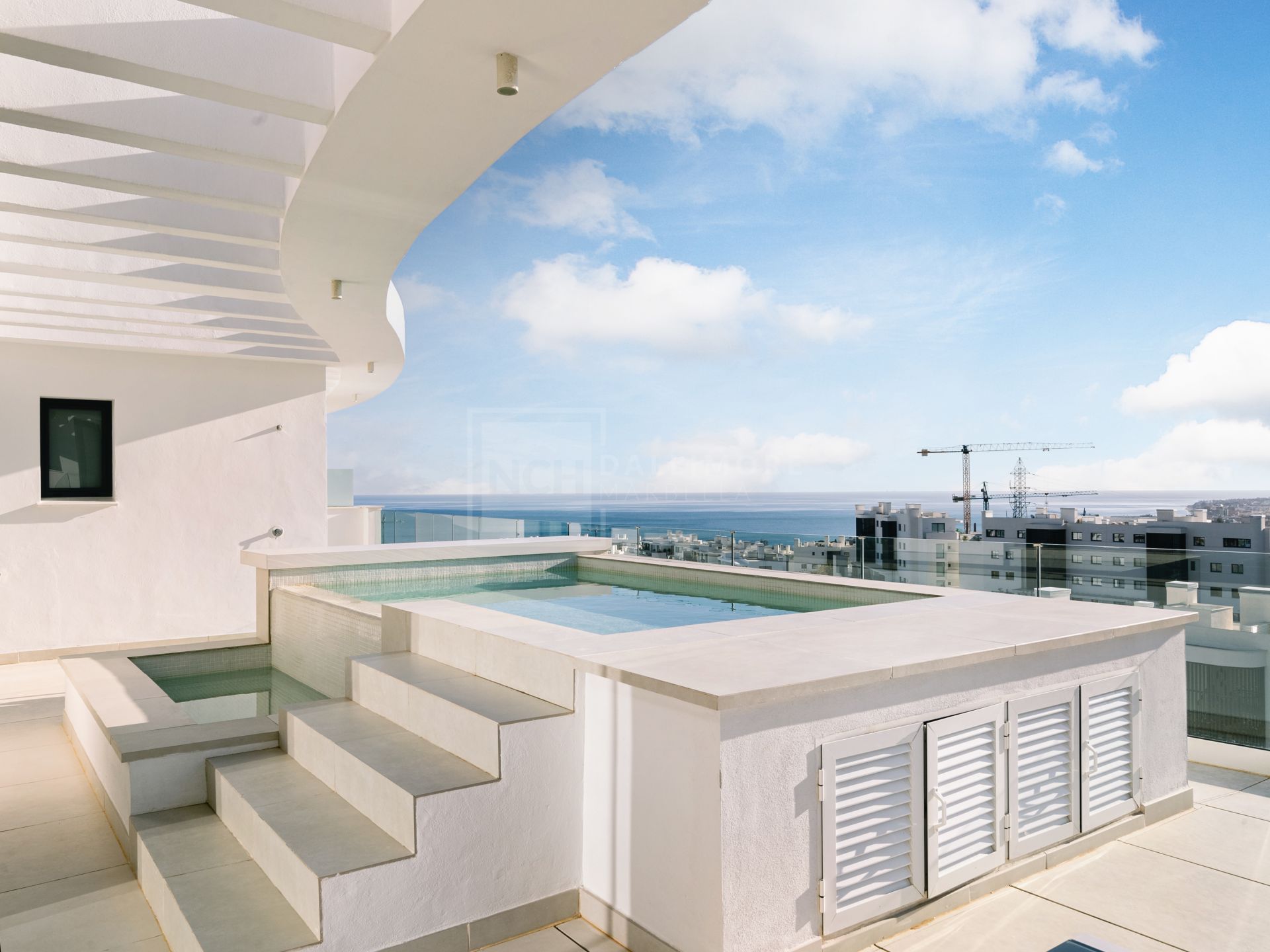 3 BEDROOM LUXURY PENTHOUSE WITH SEA VIEWS & PRIVATE POOL LOCATED IN HIGUERON WEST, FUENGIROLA