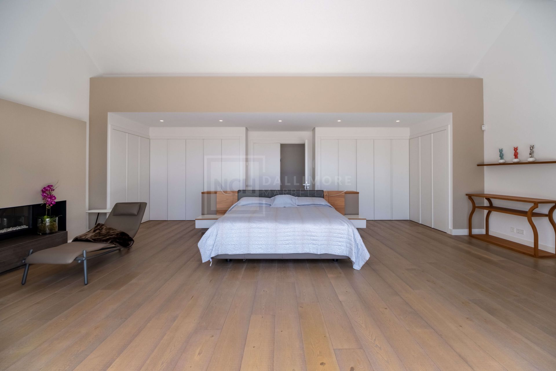 STRIKING 6 BEDROOM CONTEMPORARY VILLA IN EXCLUSIVE LA ZAGALETA, BENAHAVIS