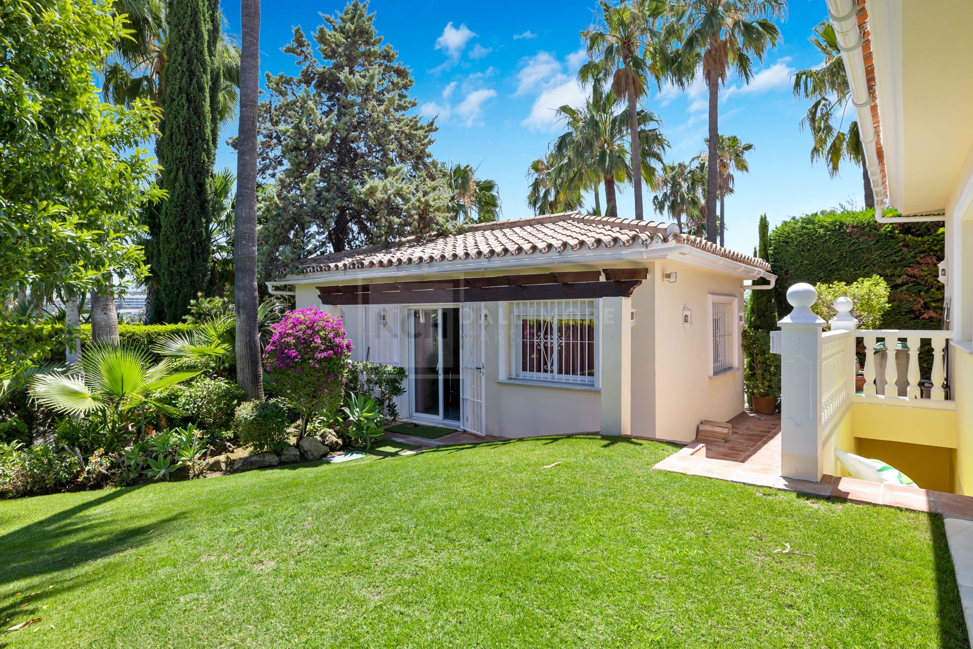 Villa en venta en La Cerquilla, Marbella