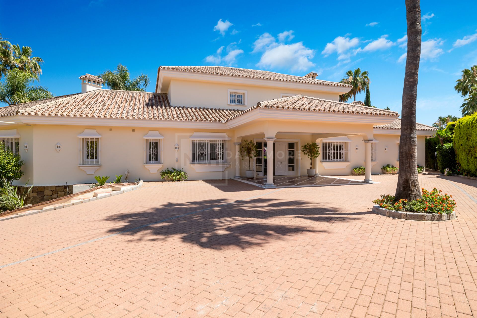 Villa en venta en La Cerquilla, Marbella