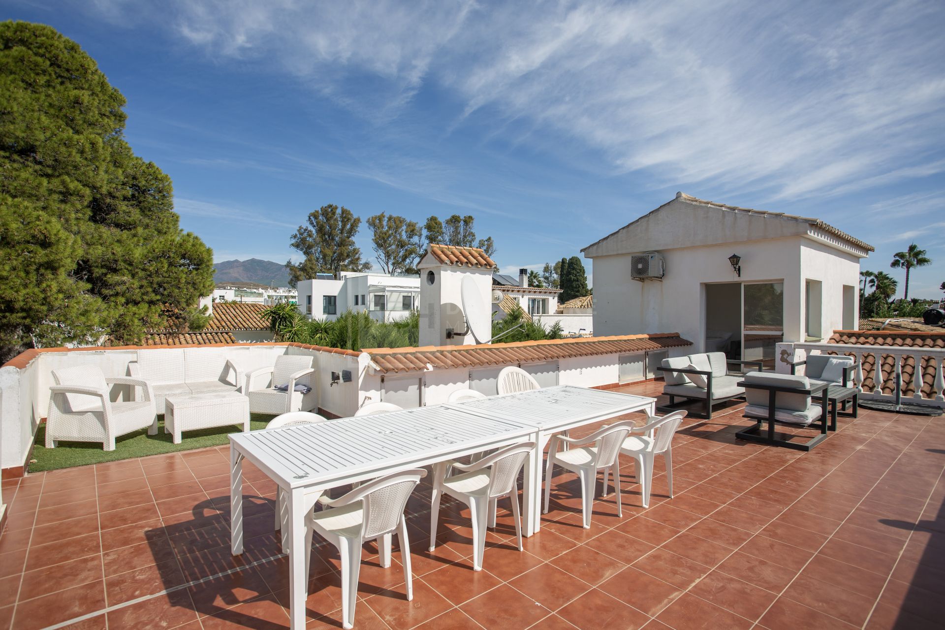 INVESTMENT OPPORTUNITY! 5-BEDROOM VILLA 200 METRES FROM THE BEACH, COSTALITA, ESTEPONA