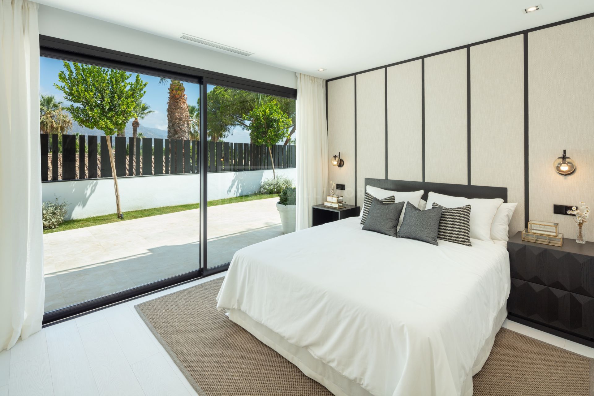 BRAND NEW LUXURY VILLA IN THE HEART OF NUEVA ANDALUCIA