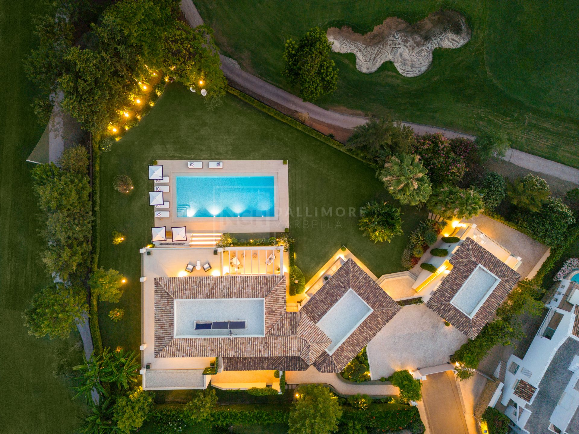 SPECTACULAR LUXURY 6-BEDROOM FRONTLINE GOLF VILLA IN NUEVA ANDALUCIA, MARBELLA