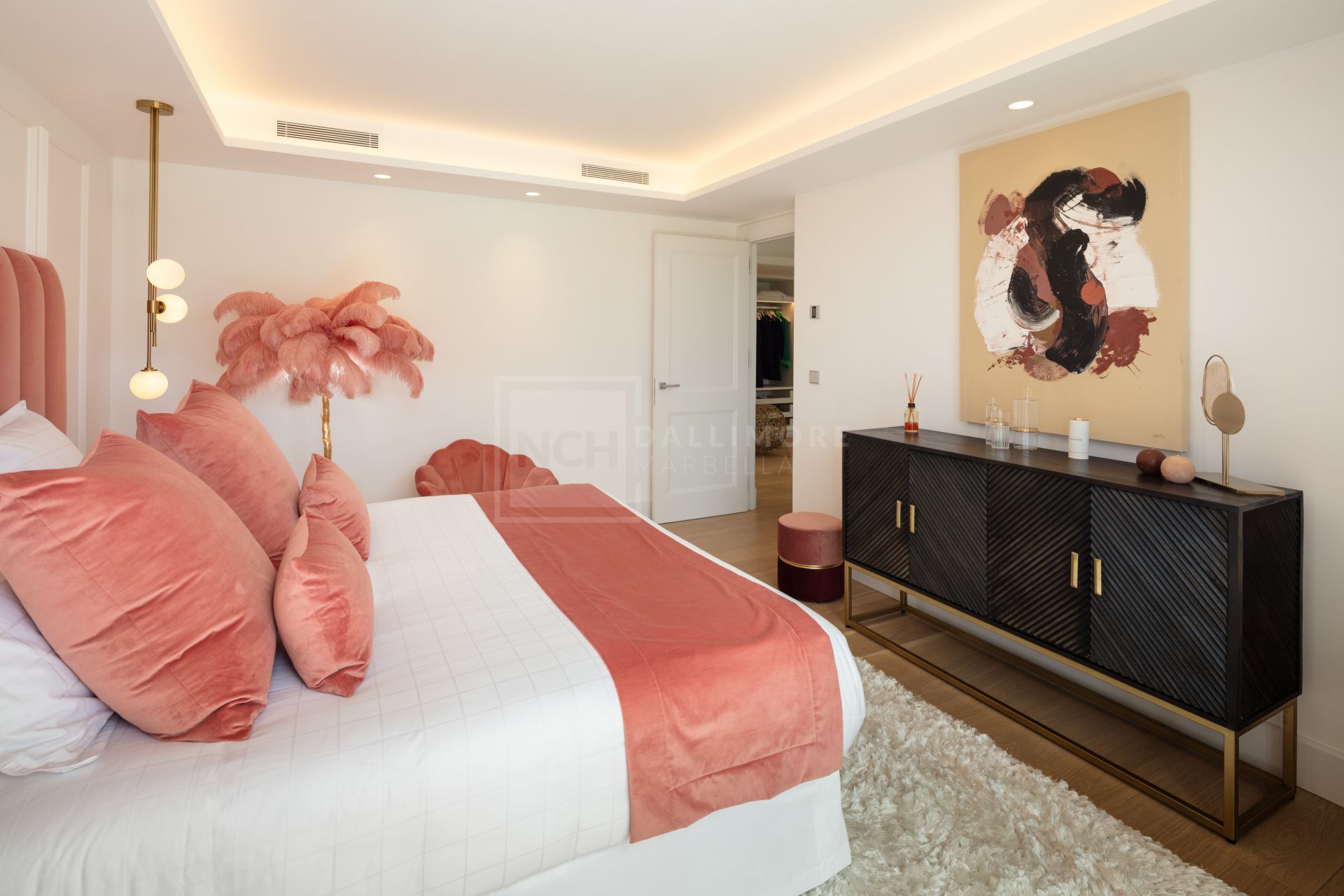 SPECTACULAR LUXURY 6-BEDROOM FRONTLINE GOLF VILLA IN NUEVA ANDALUCIA, MARBELLA