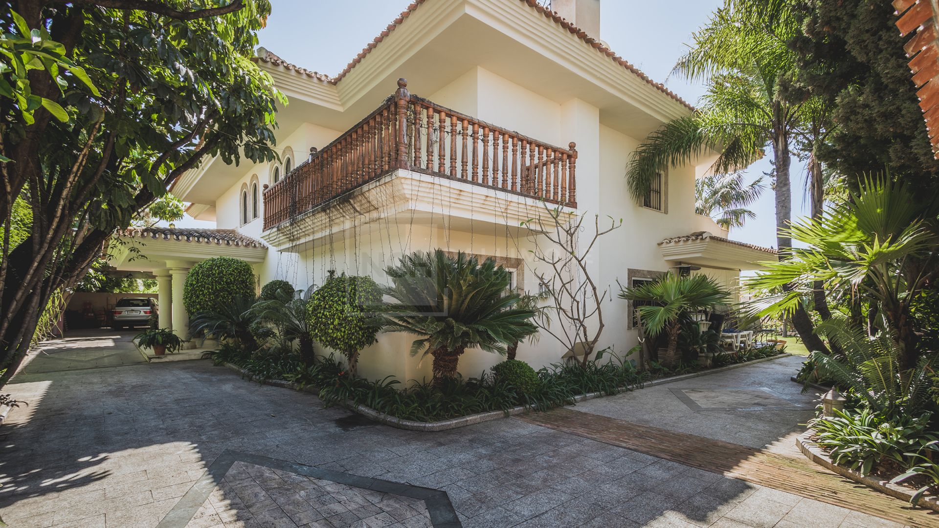 CLASSIC ANDALUSIAN 5-BEDROOM VILLA IN TRANQUIL AREA CENTRAL MARBELLA