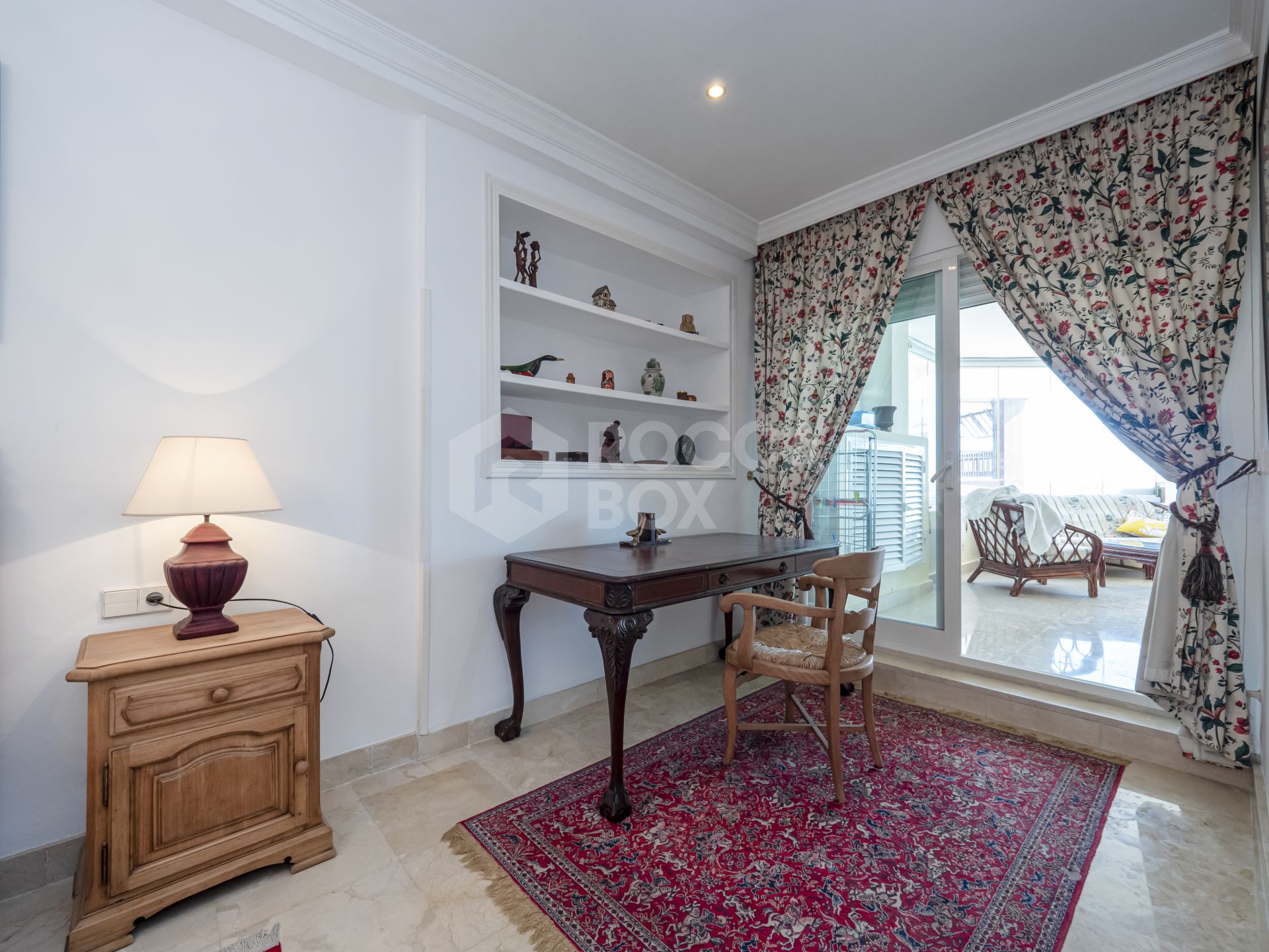 OPPORTUNITY! FRONTLINE 2-BEDROOM BEACH APARTMENT WALKING DISTANCE TO PUERTO BANUS