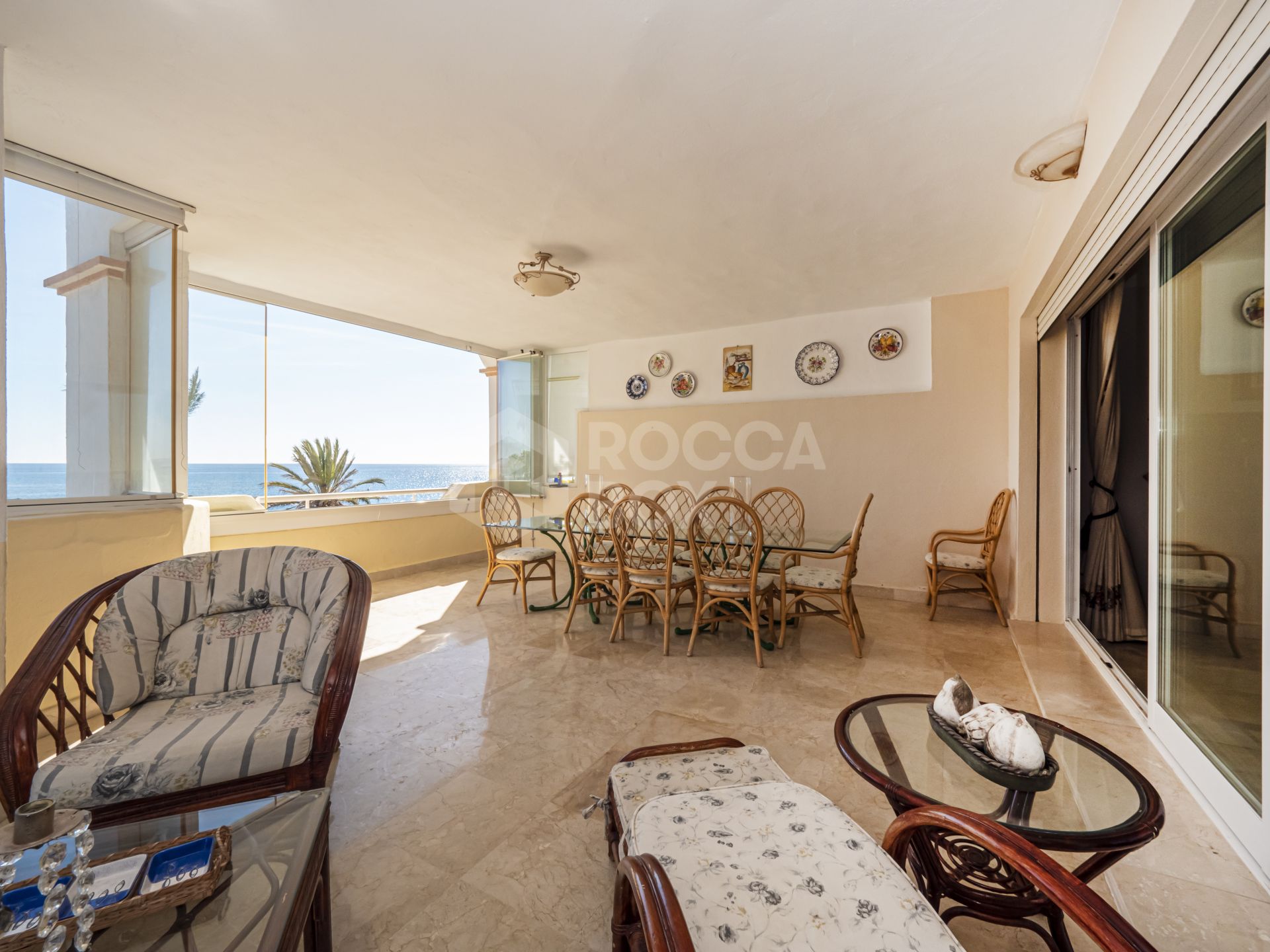 OPPORTUNITY! FRONTLINE 2-BEDROOM BEACH APARTMENT WALKING DISTANCE TO PUERTO BANUS